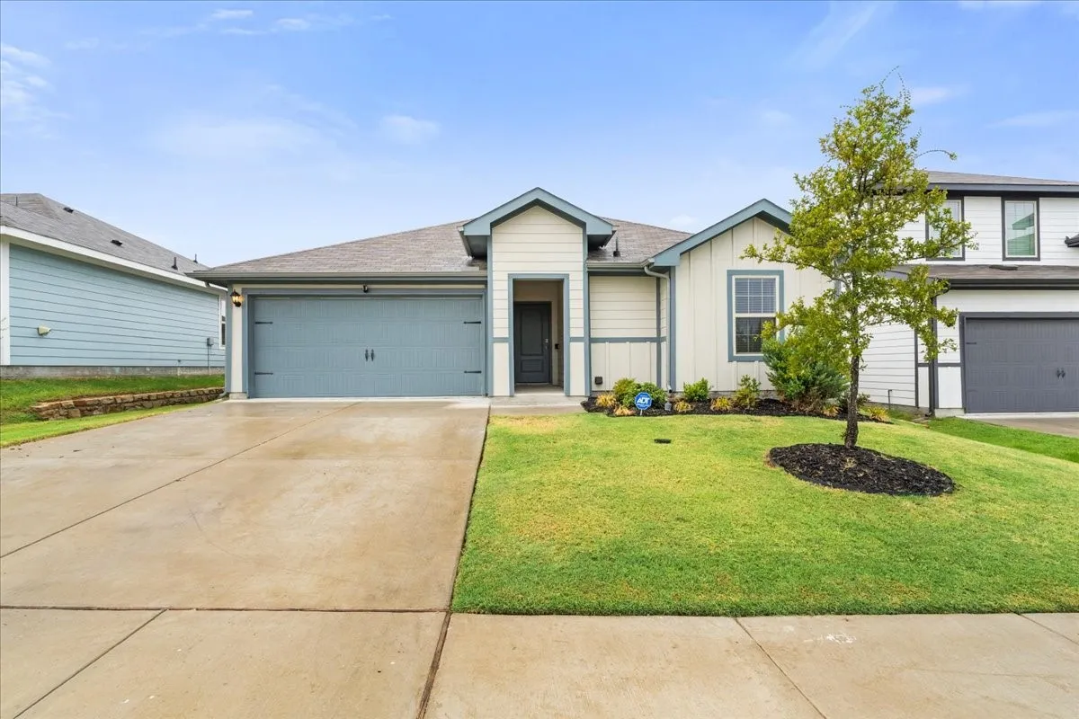 Single Family Residence For Sale in Collin County , 707 Sunlight Loop, Princeton, Texas 75407, 3 Bedroom, 2 Bathroom, 2 Garage spaces, 1,284 Sqft, built in 2024, mls#21397946, Real Estate Agent in Princeton, Homes For Sale in Collin county, Homes For Sale in Princeton, Realtor in Princeton Texas, Real Estate Brokerage Independent Realty Texas, Luminita Cordes Realtor