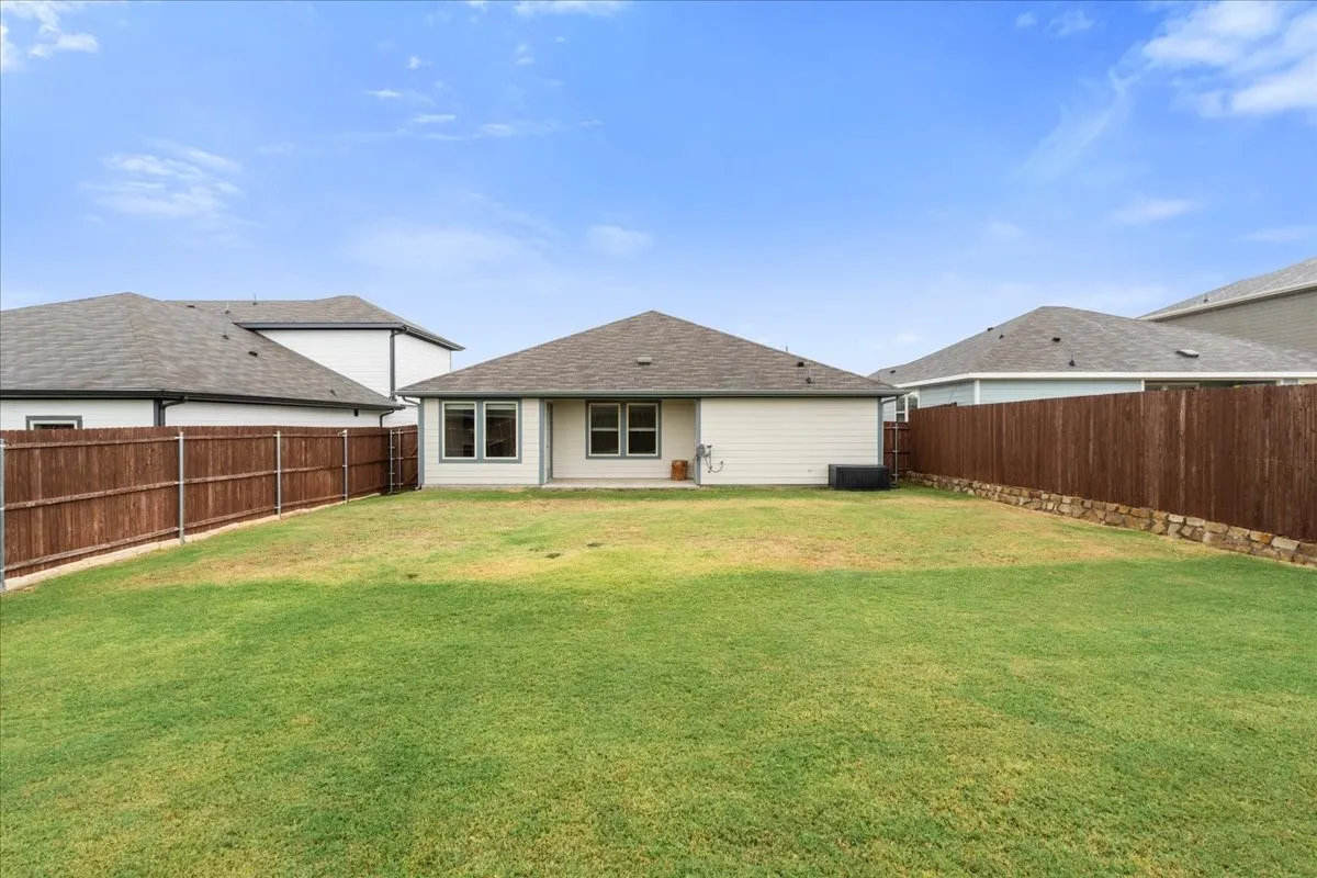 Single Family Residence For Sale in Collin County , 707 Sunlight Loop, Princeton, Texas 75407, 3 Bedroom, 2 Bathroom, 2 Garage spaces, 1,284 Sqft, built in 2024, mls#21397946, Real Estate Agent in Princeton, Homes For Sale in Collin county, Homes For Sale in Princeton, Realtor in Princeton Texas, Real Estate Brokerage Independent Realty Texas, Luminita Cordes Realtor