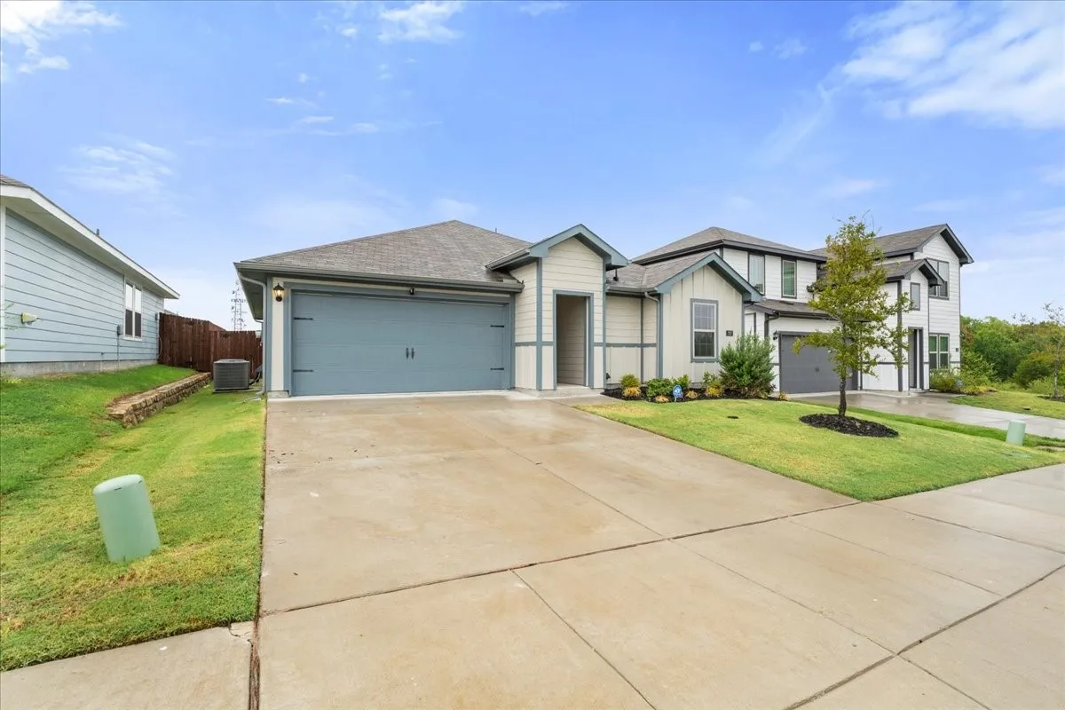 Single Family Residence For Sale in Collin County , 707 Sunlight Loop, Princeton, Texas 75407, 3 Bedroom, 2 Bathroom, 2 Garage spaces, 1,284 Sqft, built in 2024, mls#21397946, Real Estate Agent in Princeton, Homes For Sale in Collin county, Homes For Sale in Princeton, Realtor in Princeton Texas, Real Estate Brokerage Independent Realty Texas, Luminita Cordes Realtor
