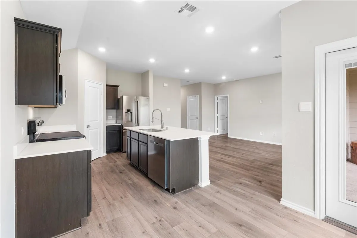 Single Family Residence For Sale in Collin County , 707 Sunlight Loop, Princeton, Texas 75407, 3 Bedroom, 2 Bathroom, 2 Garage spaces, 1,284 Sqft, built in 2024, mls#21397946, Real Estate Agent in Princeton, Homes For Sale in Collin county, Homes For Sale in Princeton, Realtor in Princeton Texas, Real Estate Brokerage Independent Realty Texas, Luminita Cordes Realtor