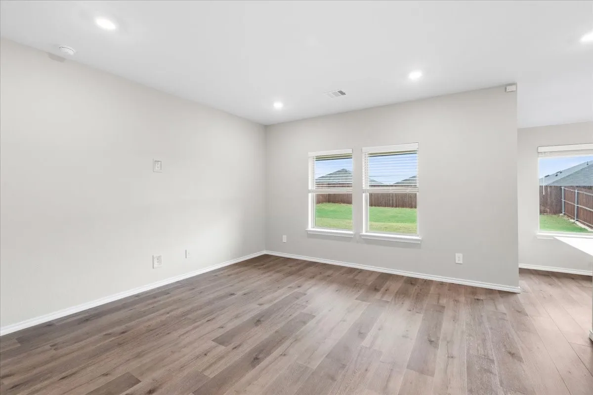 Single Family Residence For Sale in Collin County , 707 Sunlight Loop, Princeton, Texas 75407, 3 Bedroom, 2 Bathroom, 2 Garage spaces, 1,284 Sqft, built in 2024, mls#21397946, Real Estate Agent in Princeton, Homes For Sale in Collin county, Homes For Sale in Princeton, Realtor in Princeton Texas, Real Estate Brokerage Independent Realty Texas, Luminita Cordes Realtor