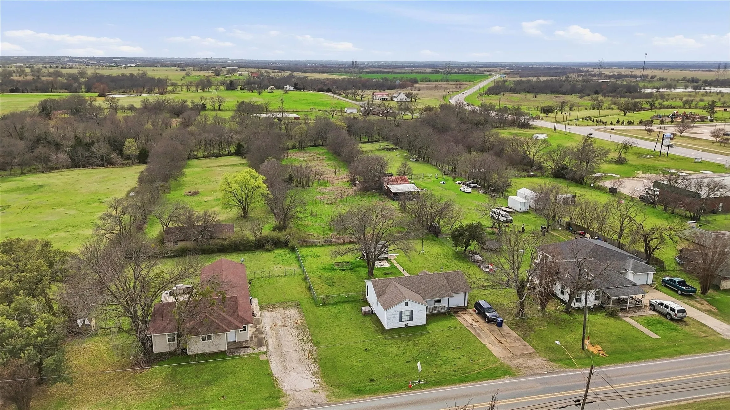 Office For Sale in Grayson County , 111 E Main Street, Gunter, Texas 75058, 0, 0, Garage spaces, 864 Sqft, built in 1950, mls#21398560, Real Estate Agent in Gunter, Homes For Sale in Grayson county, Homes For Sale in Gunter, Realtor in Gunter Texas, Real Estate Brokerage Independent Realty Texas, Luminita Cordes Realtor