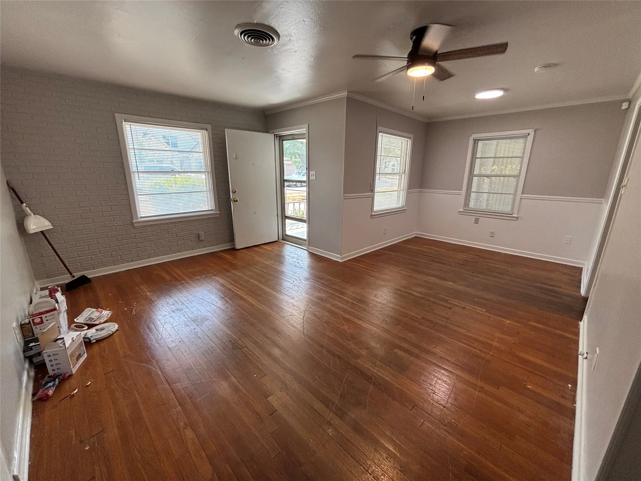 Single Family Residence For Rent in Tarrant County , 5804 Trigg Drive, Westworth Village, Texas 76114, 3 Bedroom, 1 Bathroom, Garage spaces, 1,042 Sqft, built in 1954, mls#21388628, Real Estate Agent in Westworth Village, Homes For Rent in Tarrant county, Homes For Rent in Westworth Village, Realtor in Westworth Village Texas, Real Estate Brokerage Independent Realty Texas, Luminita Cordes Realtor