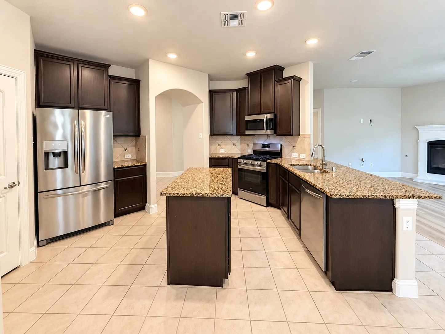Single Family Residence For Rent in Denton County , 4320 Lakeview Drive, Frisco, Texas 75036, 3 Bedroom, 2 Bathroom, 2 Garage spaces, 1,768 Sqft, built in 2018, mls#21399016, Real Estate Agent in Frisco, Homes For Rent in Denton county, Homes For Rent in Frisco, Realtor in Frisco Texas, Real Estate Brokerage Independent Realty Texas, Luminita Cordes Realtor