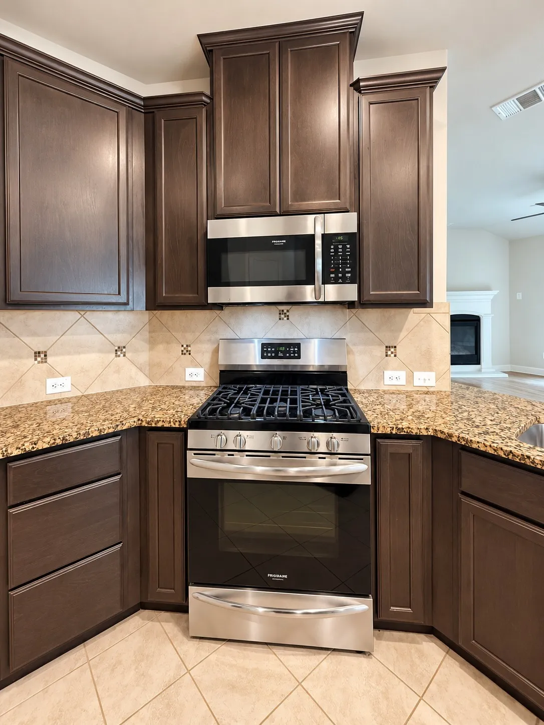 Single Family Residence For Rent in Denton County , 4320 Lakeview Drive, Frisco, Texas 75036, 3 Bedroom, 2 Bathroom, 2 Garage spaces, 1,768 Sqft, built in 2018, mls#21399016, Real Estate Agent in Frisco, Homes For Rent in Denton county, Homes For Rent in Frisco, Realtor in Frisco Texas, Real Estate Brokerage Independent Realty Texas, Luminita Cordes Realtor