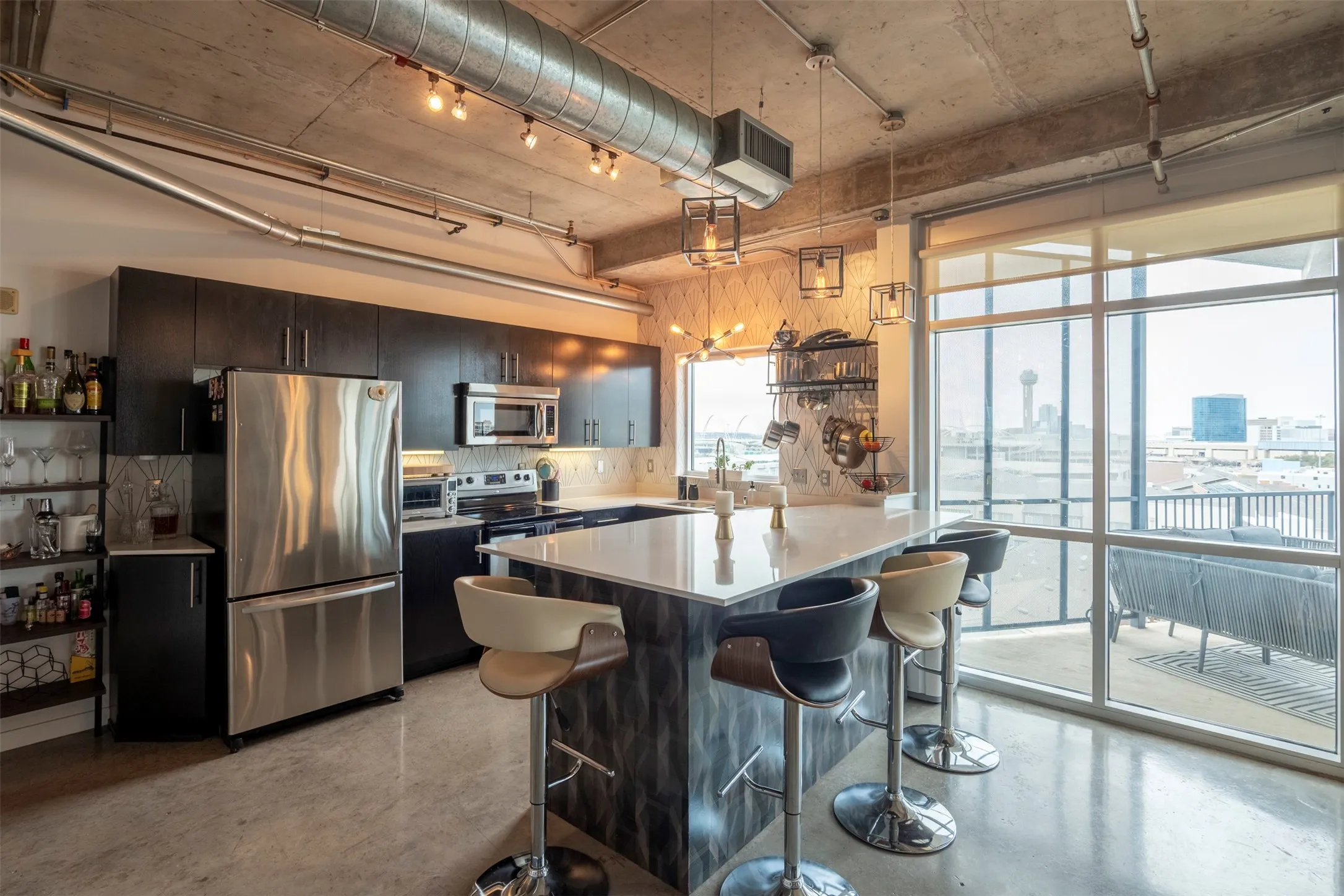 Condominium For Rent in Dallas County , 1001 Belleview Street 707, Dallas, Texas 75215, 2 Bedroom, 2 Bathroom, 1 Garage spaces, 1,155 Sqft, built in 2007, mls#21397509, Real Estate Agent in Dallas, Homes For Rent in Dallas county, Homes For Rent in Dallas, Realtor in Dallas Texas, Real Estate Brokerage Independent Realty Texas, Luminita Cordes Realtor