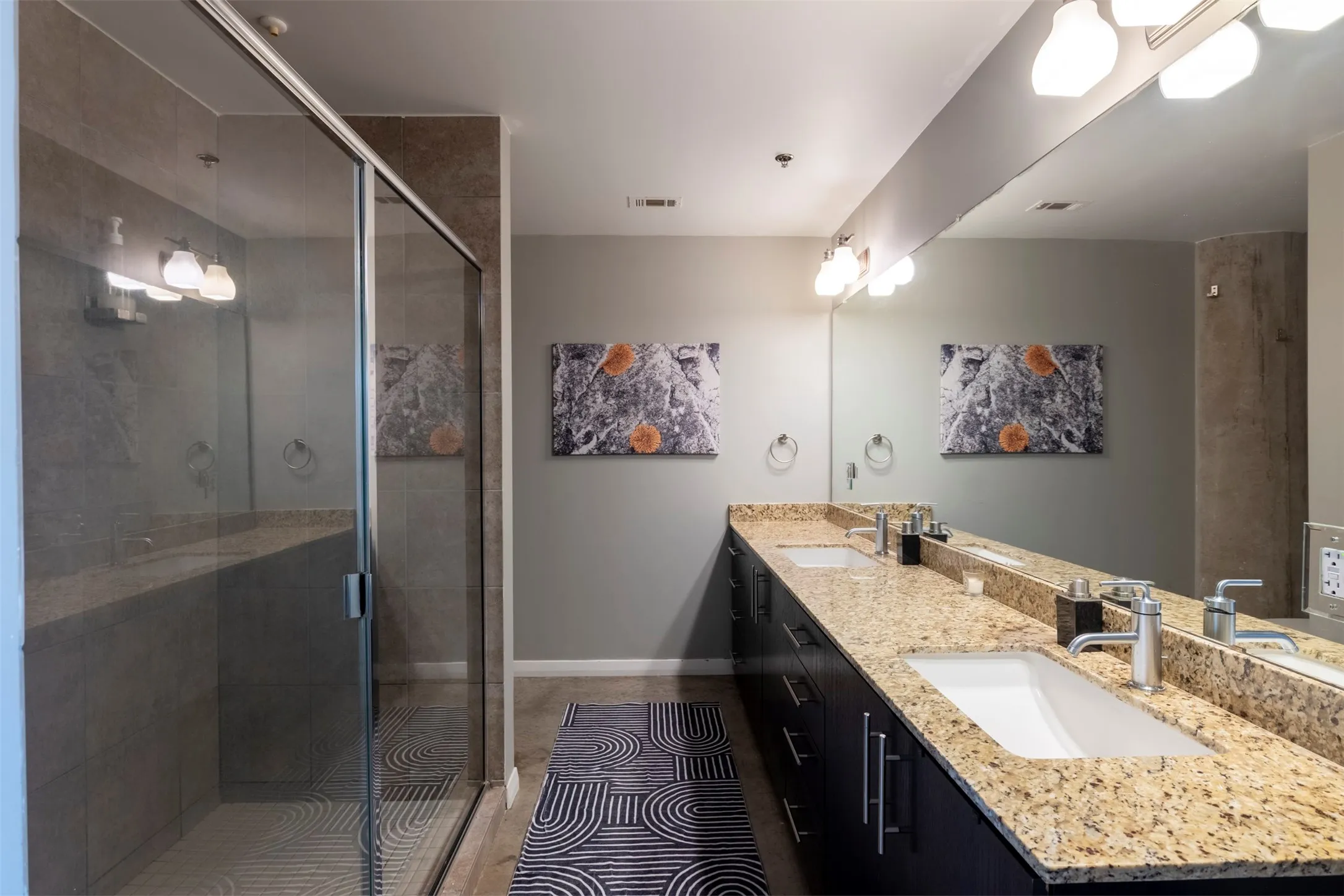 Condominium For Rent in Dallas County , 1001 Belleview Street 707, Dallas, Texas 75215, 2 Bedroom, 2 Bathroom, 1 Garage spaces, 1,155 Sqft, built in 2007, mls#21397509, Real Estate Agent in Dallas, Homes For Rent in Dallas county, Homes For Rent in Dallas, Realtor in Dallas Texas, Real Estate Brokerage Independent Realty Texas, Luminita Cordes Realtor