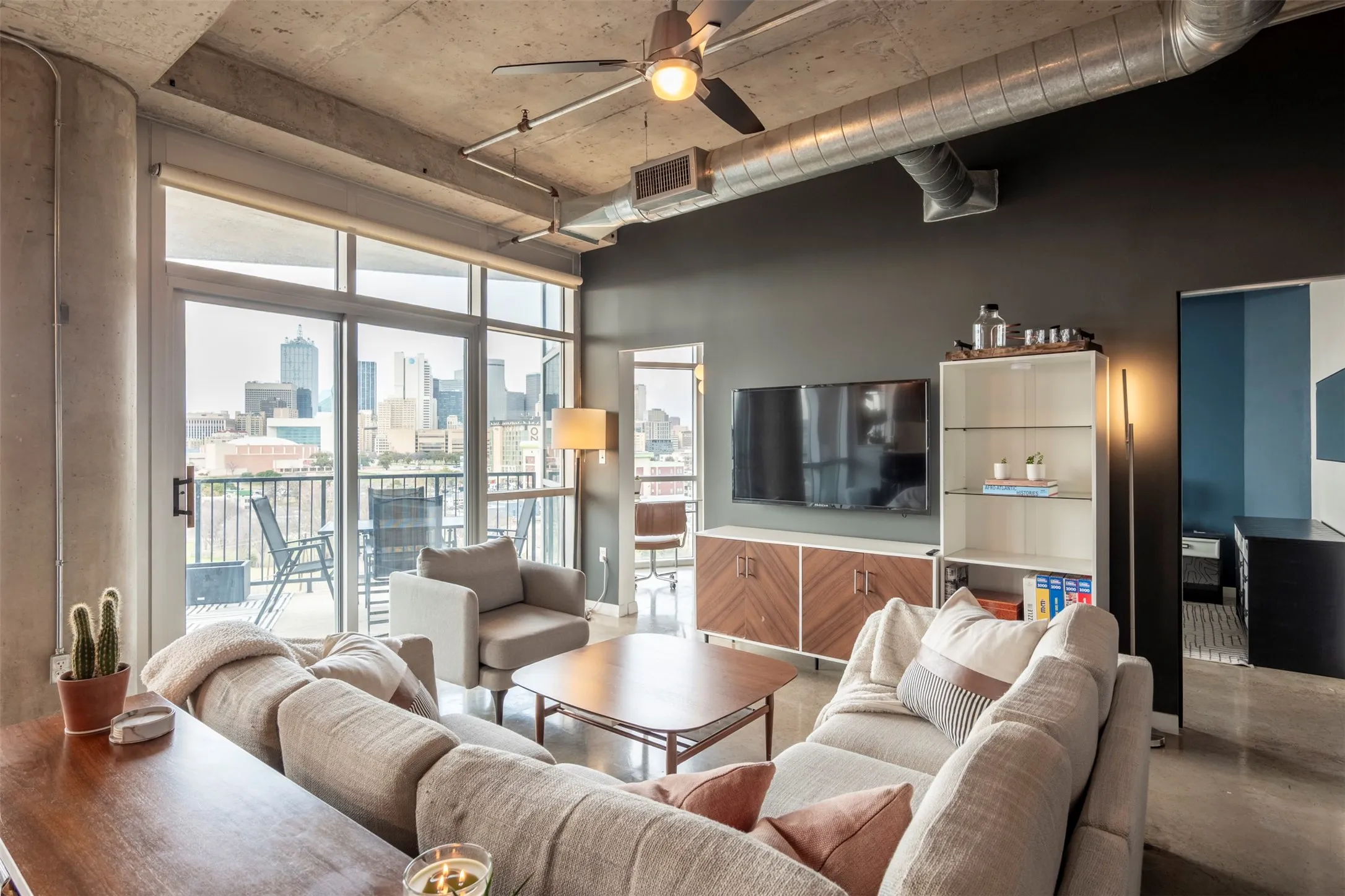 Condominium For Rent in Dallas County , 1001 Belleview Street 707, Dallas, Texas 75215, 2 Bedroom, 2 Bathroom, 1 Garage spaces, 1,155 Sqft, built in 2007, mls#21397509, Real Estate Agent in Dallas, Homes For Rent in Dallas county, Homes For Rent in Dallas, Realtor in Dallas Texas, Real Estate Brokerage Independent Realty Texas, Luminita Cordes Realtor