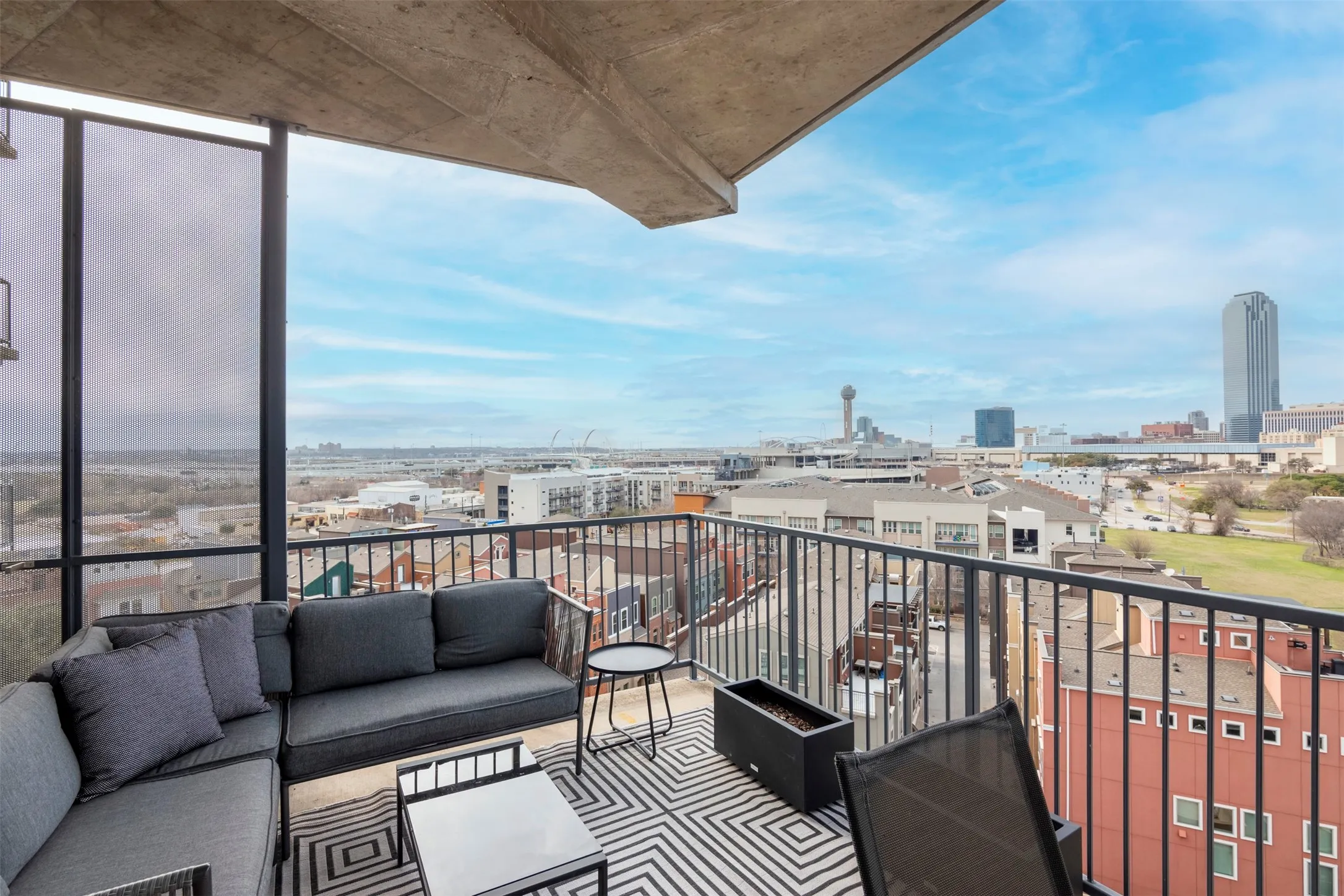 Condominium For Rent in Dallas County , 1001 Belleview Street 707, Dallas, Texas 75215, 2 Bedroom, 2 Bathroom, 1 Garage spaces, 1,155 Sqft, built in 2007, mls#21397509, Real Estate Agent in Dallas, Homes For Rent in Dallas county, Homes For Rent in Dallas, Realtor in Dallas Texas, Real Estate Brokerage Independent Realty Texas, Luminita Cordes Realtor