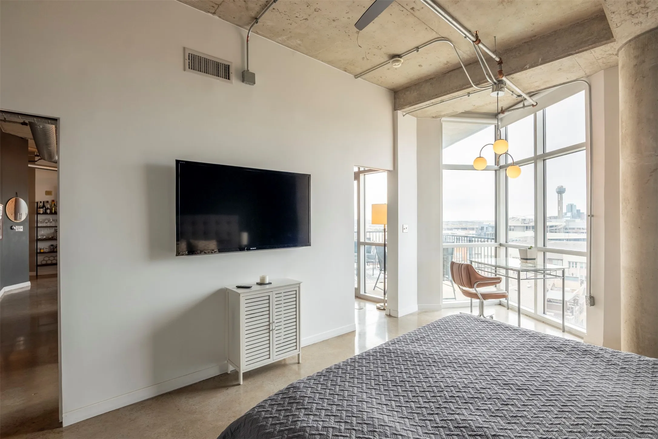 Condominium For Rent in Dallas County , 1001 Belleview Street 707, Dallas, Texas 75215, 2 Bedroom, 2 Bathroom, 1 Garage spaces, 1,155 Sqft, built in 2007, mls#21397509, Real Estate Agent in Dallas, Homes For Rent in Dallas county, Homes For Rent in Dallas, Realtor in Dallas Texas, Real Estate Brokerage Independent Realty Texas, Luminita Cordes Realtor
