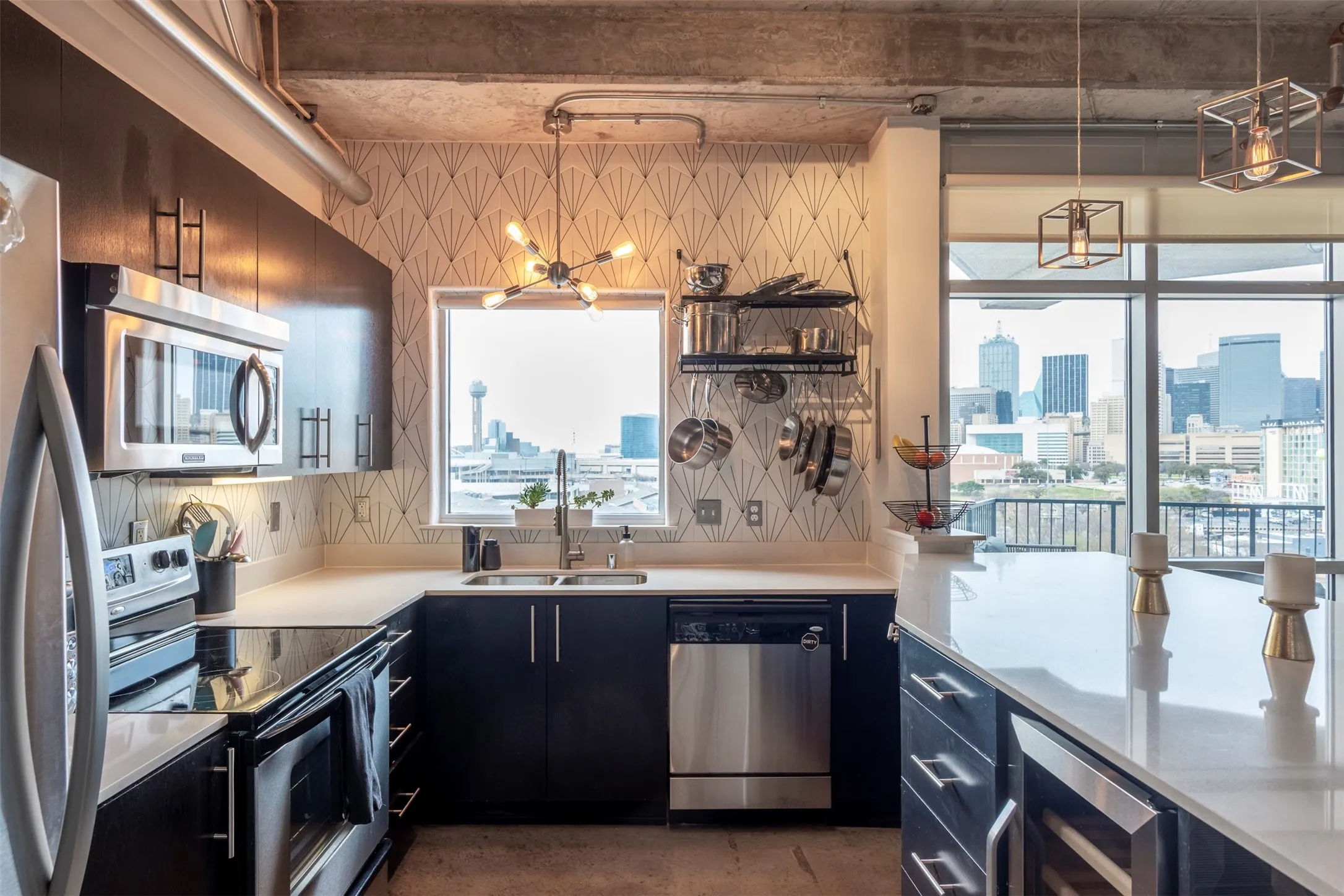 Condominium For Rent in Dallas County , 1001 Belleview Street 707, Dallas, Texas 75215, 2 Bedroom, 2 Bathroom, 1 Garage spaces, 1,155 Sqft, built in 2007, mls#21397509, Real Estate Agent in Dallas, Homes For Rent in Dallas county, Homes For Rent in Dallas, Realtor in Dallas Texas, Real Estate Brokerage Independent Realty Texas, Luminita Cordes Realtor