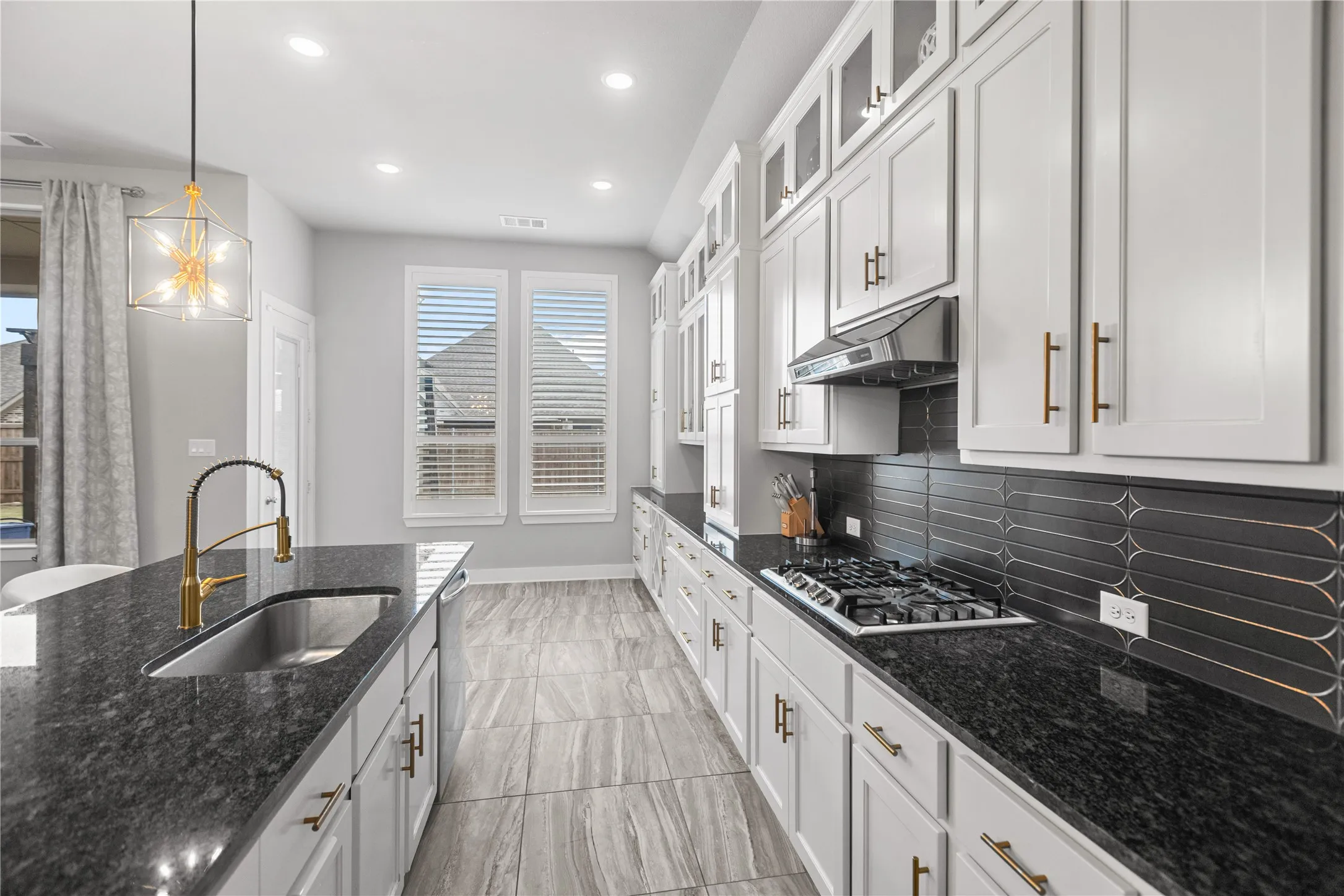 Single Family Residence For Sale in Denton County , 1124 Walker Way, Aubrey, Texas 76227, 4 Bedroom, 3 Bathroom, 2 Garage spaces, 2,911 Sqft, built in 2018, mls#21398985, Real Estate Agent in Aubrey, Homes For Sale in Denton county, Homes For Sale in Aubrey, Realtor in Aubrey Texas, Real Estate Brokerage Independent Realty Texas, Luminita Cordes Realtor