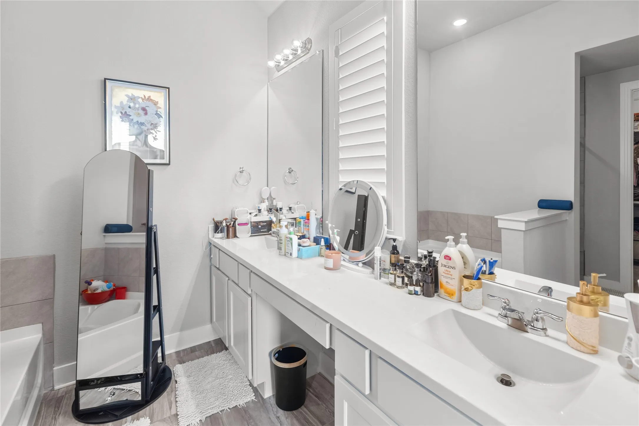Single Family Residence For Sale in Denton County , 1124 Walker Way, Aubrey, Texas 76227, 4 Bedroom, 3 Bathroom, 2 Garage spaces, 2,911 Sqft, built in 2018, mls#21398985, Real Estate Agent in Aubrey, Homes For Sale in Denton county, Homes For Sale in Aubrey, Realtor in Aubrey Texas, Real Estate Brokerage Independent Realty Texas, Luminita Cordes Realtor