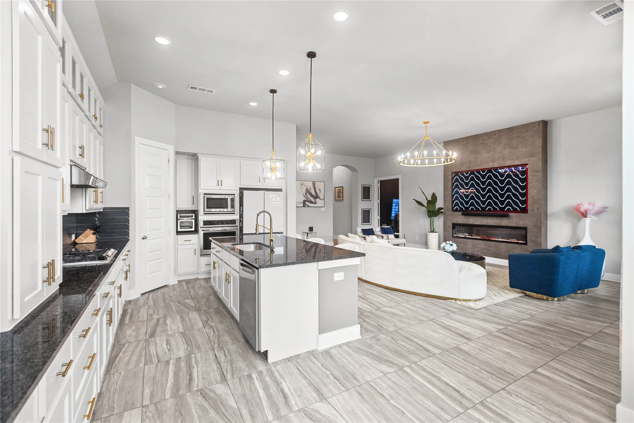 Single Family Residence For Sale in Denton County , 1124 Walker Way, Aubrey, Texas 76227, 4 Bedroom, 3 Bathroom, 2 Garage spaces, 2,911 Sqft, built in 2018, mls#21398985, Real Estate Agent in Aubrey, Homes For Sale in Denton county, Homes For Sale in Aubrey, Realtor in Aubrey Texas, Real Estate Brokerage Independent Realty Texas, Luminita Cordes Realtor