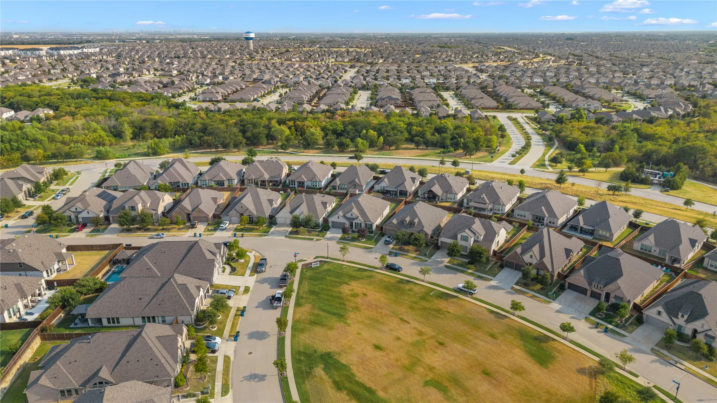 Single Family Residence For Sale in Denton County , 1124 Walker Way, Aubrey, Texas 76227, 4 Bedroom, 3 Bathroom, 2 Garage spaces, 2,911 Sqft, built in 2018, mls#21398985, Real Estate Agent in Aubrey, Homes For Sale in Denton county, Homes For Sale in Aubrey, Realtor in Aubrey Texas, Real Estate Brokerage Independent Realty Texas, Luminita Cordes Realtor