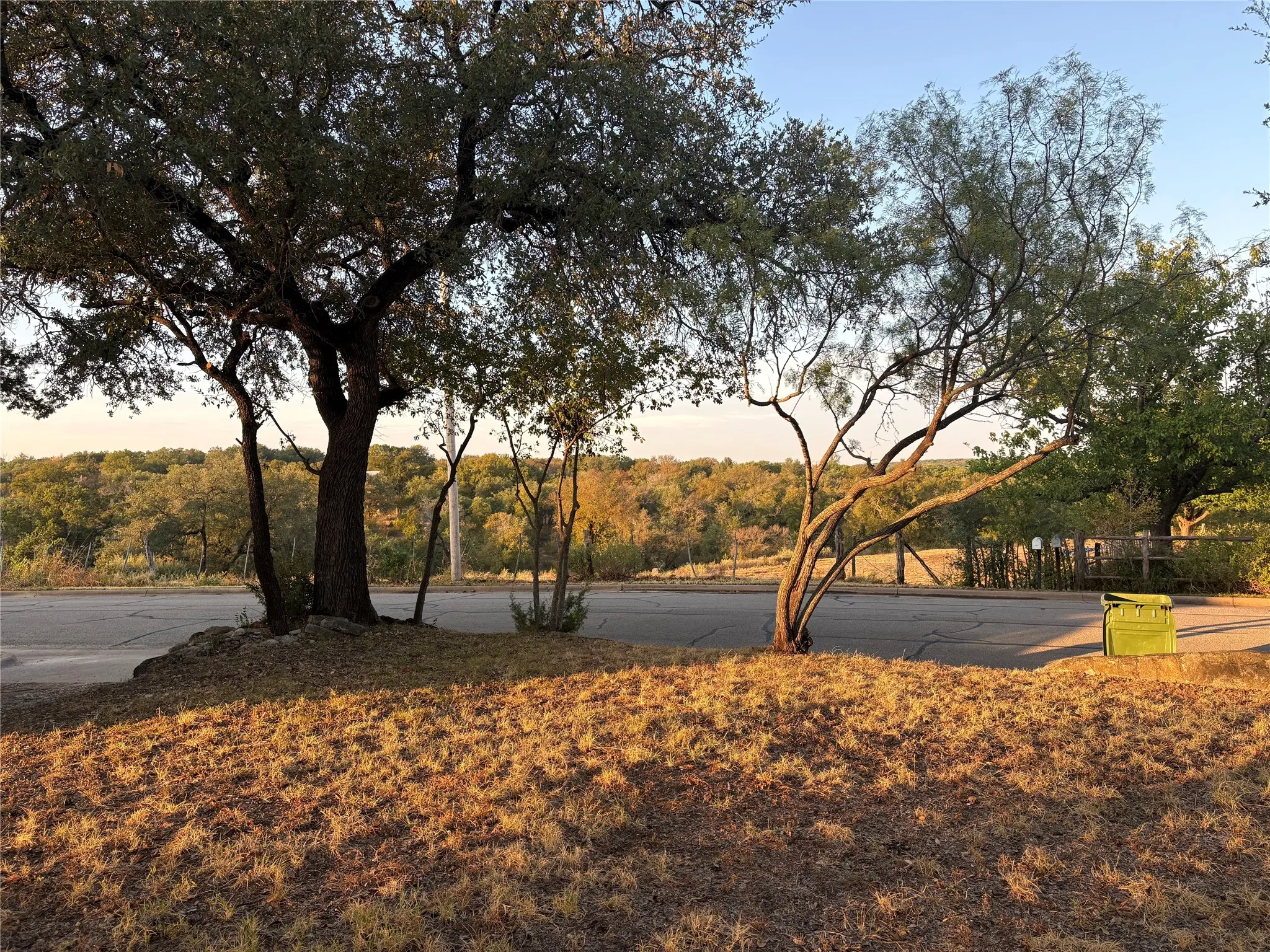 Single Family Residence For Rent in Somervell County , 407 Paluxy Street, Glen Rose, Texas 76043, 2 Bedroom, 1 Bathroom, Garage spaces, 788 Sqft, built in 1900, mls#21399051, Real Estate Agent in Glen Rose, Homes For Rent in Somervell county, Homes For Rent in Glen Rose, Realtor in Glen Rose Texas, Real Estate Brokerage Independent Realty Texas, Luminita Cordes Realtor