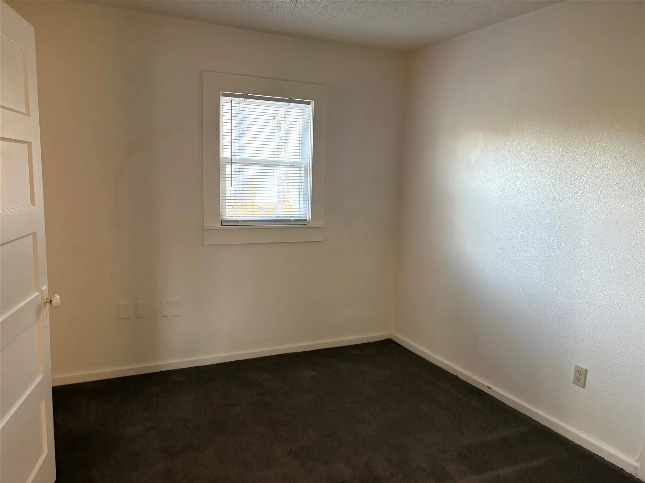 Single Family Residence For Rent in Somervell County , 407 Paluxy Street, Glen Rose, Texas 76043, 2 Bedroom, 1 Bathroom, Garage spaces, 788 Sqft, built in 1900, mls#21399051, Real Estate Agent in Glen Rose, Homes For Rent in Somervell county, Homes For Rent in Glen Rose, Realtor in Glen Rose Texas, Real Estate Brokerage Independent Realty Texas, Luminita Cordes Realtor