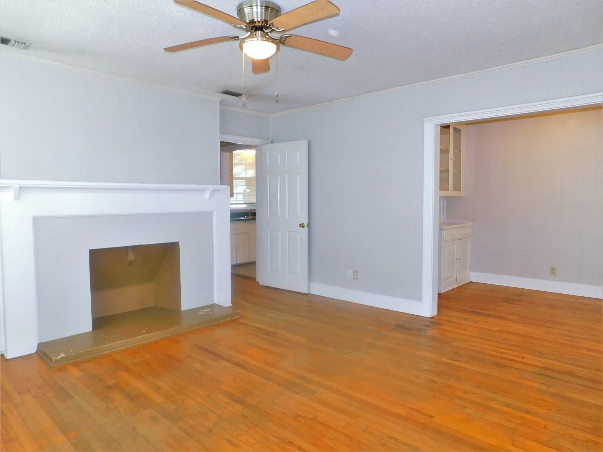 Duplex For Rent in Denton County , 1609 N Locust Street, Denton, Texas 76201, 2 Bedroom, 1 Bathroom, Garage spaces, 967 Sqft, built in 1931, mls#21399053, Real Estate Agent in Denton, Homes For Rent in Denton county, Homes For Rent in Denton, Realtor in Denton Texas, Real Estate Brokerage Independent Realty Texas, Luminita Cordes Realtor