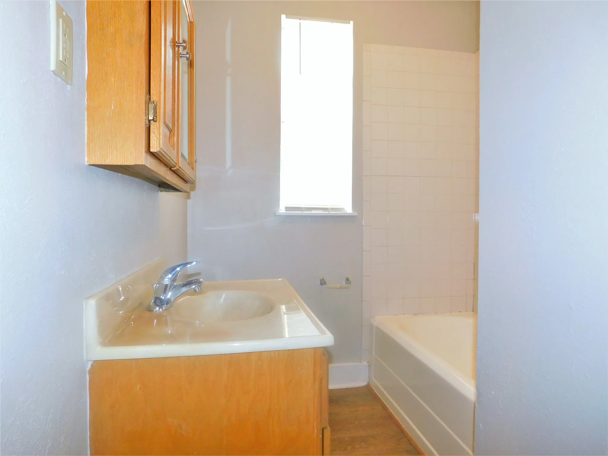 Duplex For Rent in Denton County , 1609 N Locust Street, Denton, Texas 76201, 2 Bedroom, 1 Bathroom, Garage spaces, 967 Sqft, built in 1931, mls#21399053, Real Estate Agent in Denton, Homes For Rent in Denton county, Homes For Rent in Denton, Realtor in Denton Texas, Real Estate Brokerage Independent Realty Texas, Luminita Cordes Realtor