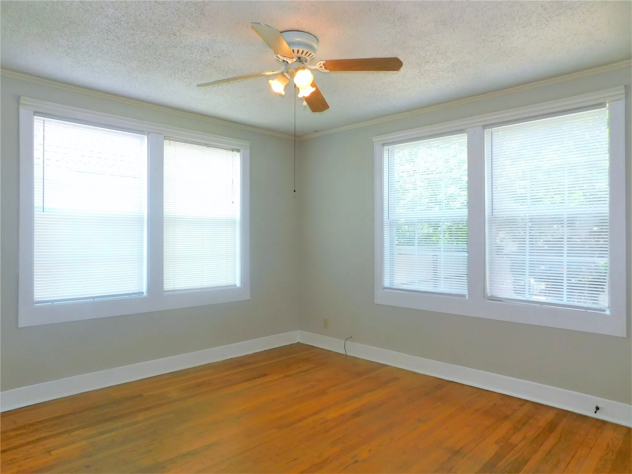 Duplex For Rent in Denton County , 1609 N Locust Street, Denton, Texas 76201, 2 Bedroom, 1 Bathroom, Garage spaces, 967 Sqft, built in 1931, mls#21399053, Real Estate Agent in Denton, Homes For Rent in Denton county, Homes For Rent in Denton, Realtor in Denton Texas, Real Estate Brokerage Independent Realty Texas, Luminita Cordes Realtor