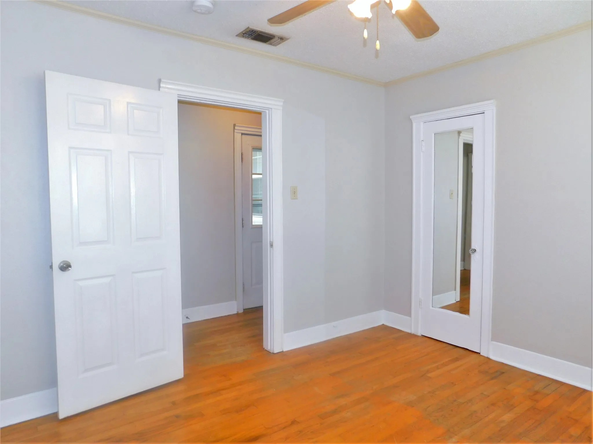 Duplex For Rent in Denton County , 1609 N Locust Street, Denton, Texas 76201, 2 Bedroom, 1 Bathroom, Garage spaces, 967 Sqft, built in 1931, mls#21399053, Real Estate Agent in Denton, Homes For Rent in Denton county, Homes For Rent in Denton, Realtor in Denton Texas, Real Estate Brokerage Independent Realty Texas, Luminita Cordes Realtor