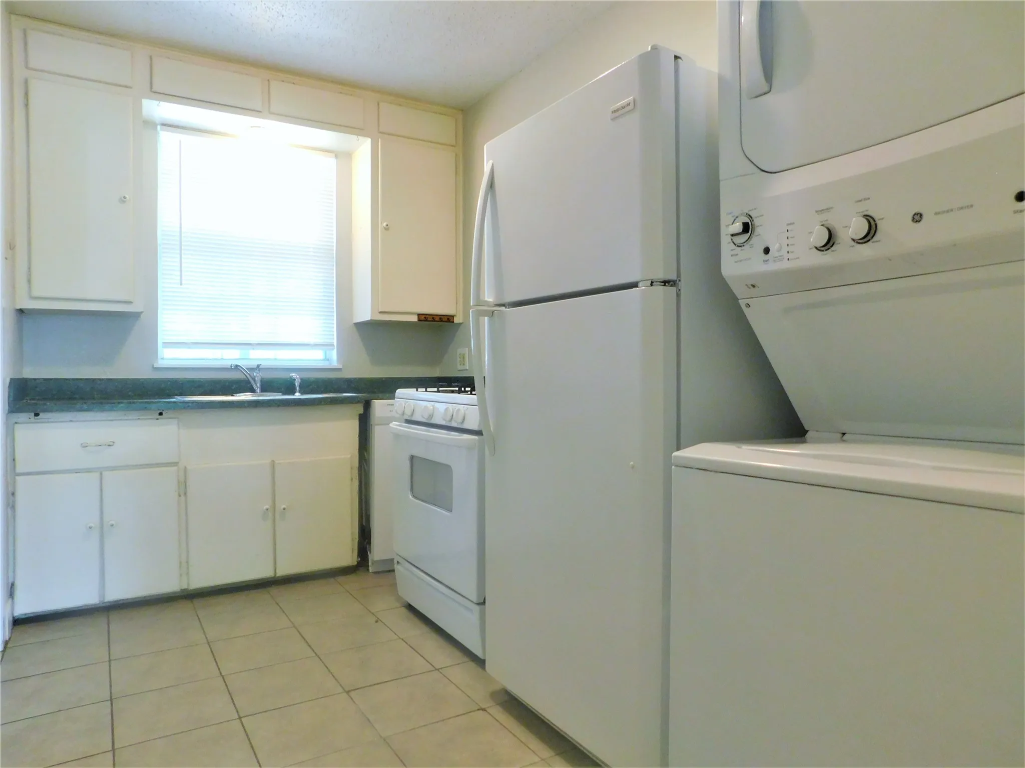 Duplex For Rent in Denton County , 1609 N Locust Street, Denton, Texas 76201, 2 Bedroom, 1 Bathroom, Garage spaces, 967 Sqft, built in 1931, mls#21399053, Real Estate Agent in Denton, Homes For Rent in Denton county, Homes For Rent in Denton, Realtor in Denton Texas, Real Estate Brokerage Independent Realty Texas, Luminita Cordes Realtor