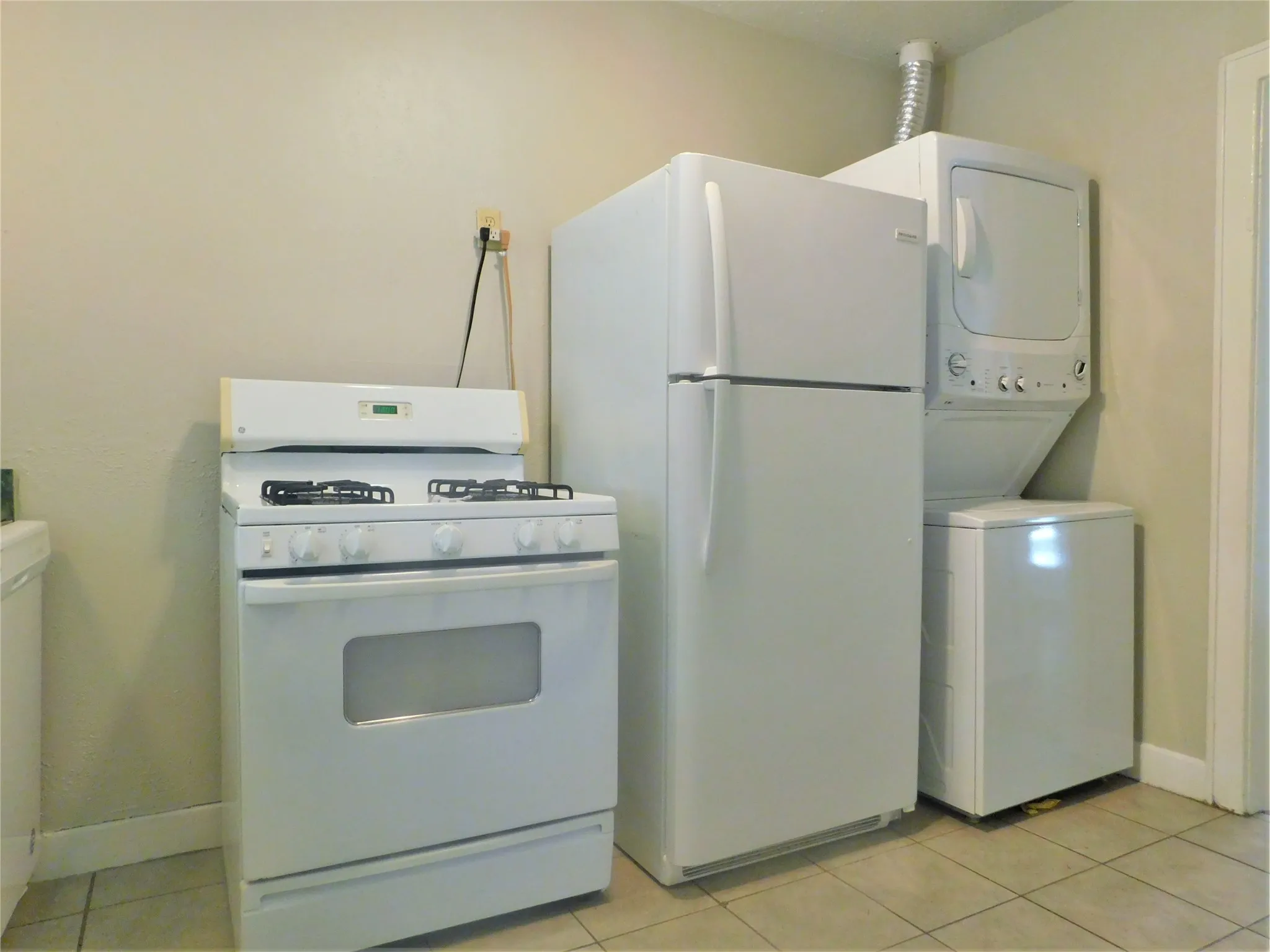 Duplex For Rent in Denton County , 1609 N Locust Street, Denton, Texas 76201, 2 Bedroom, 1 Bathroom, Garage spaces, 967 Sqft, built in 1931, mls#21399053, Real Estate Agent in Denton, Homes For Rent in Denton county, Homes For Rent in Denton, Realtor in Denton Texas, Real Estate Brokerage Independent Realty Texas, Luminita Cordes Realtor