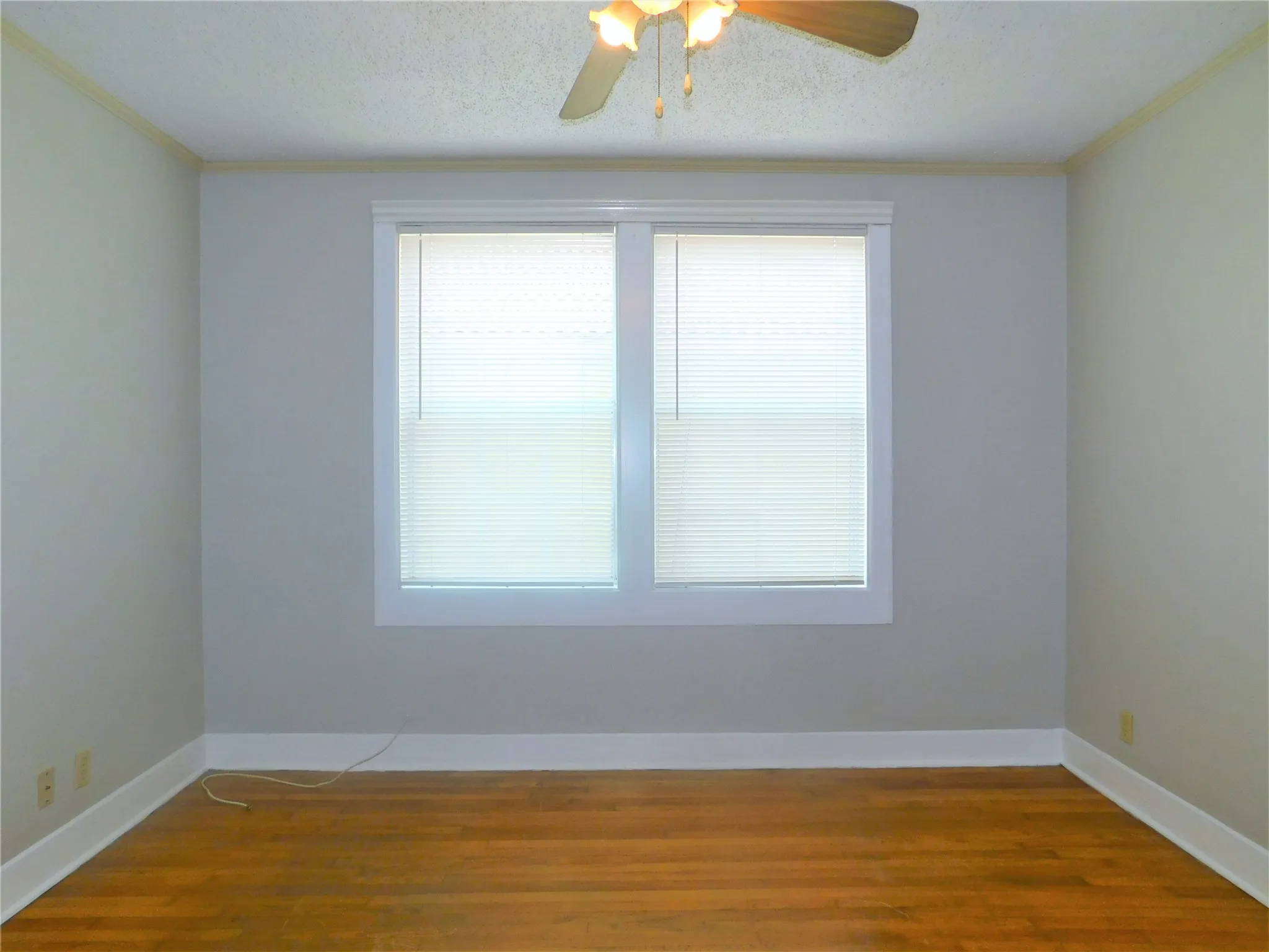 Duplex For Rent in Denton County , 1609 N Locust Street, Denton, Texas 76201, 2 Bedroom, 1 Bathroom, Garage spaces, 967 Sqft, built in 1931, mls#21399053, Real Estate Agent in Denton, Homes For Rent in Denton county, Homes For Rent in Denton, Realtor in Denton Texas, Real Estate Brokerage Independent Realty Texas, Luminita Cordes Realtor
