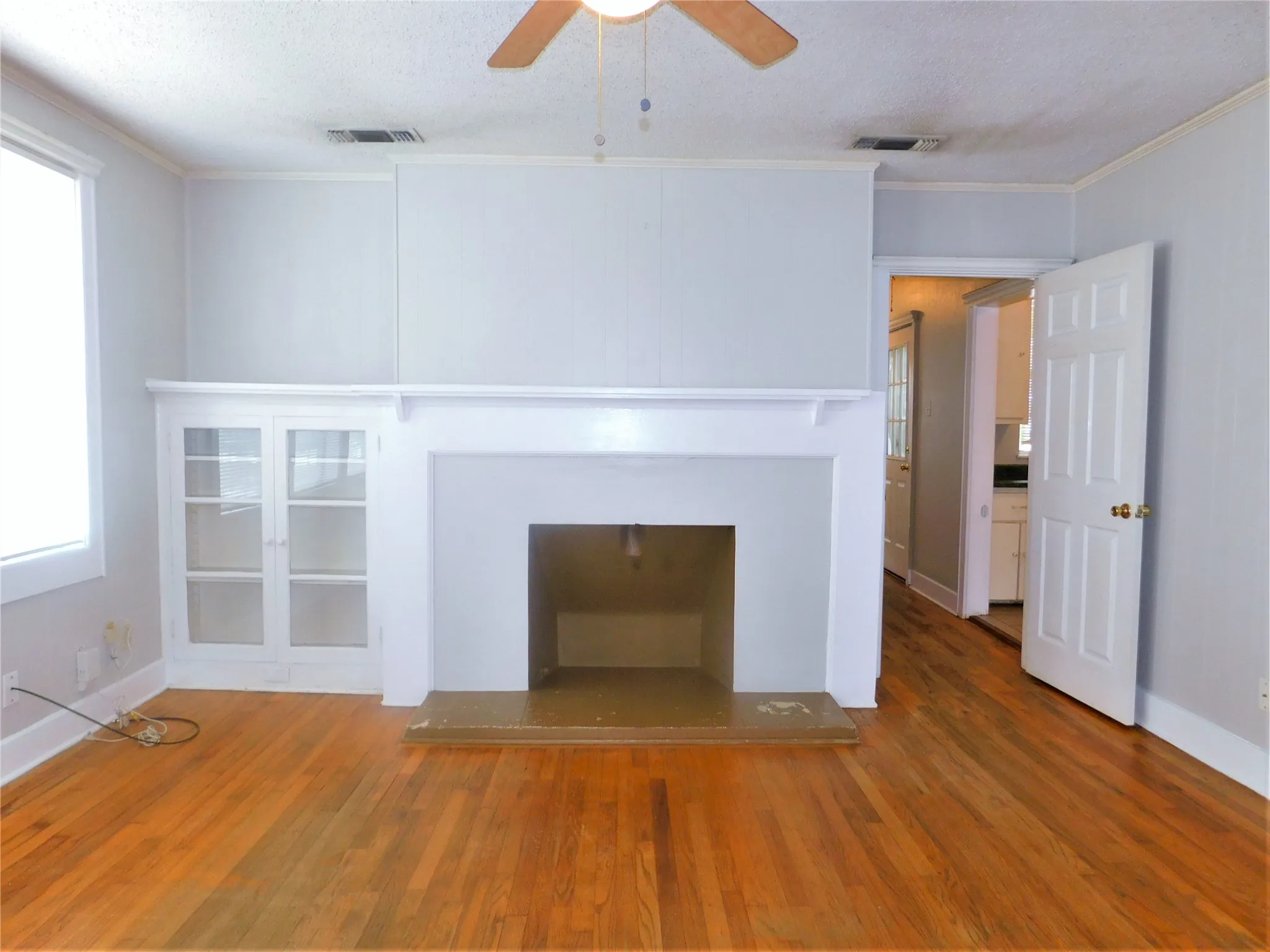 Duplex For Rent in Denton County , 1609 N Locust Street, Denton, Texas 76201, 2 Bedroom, 1 Bathroom, Garage spaces, 967 Sqft, built in 1931, mls#21399053, Real Estate Agent in Denton, Homes For Rent in Denton county, Homes For Rent in Denton, Realtor in Denton Texas, Real Estate Brokerage Independent Realty Texas, Luminita Cordes Realtor