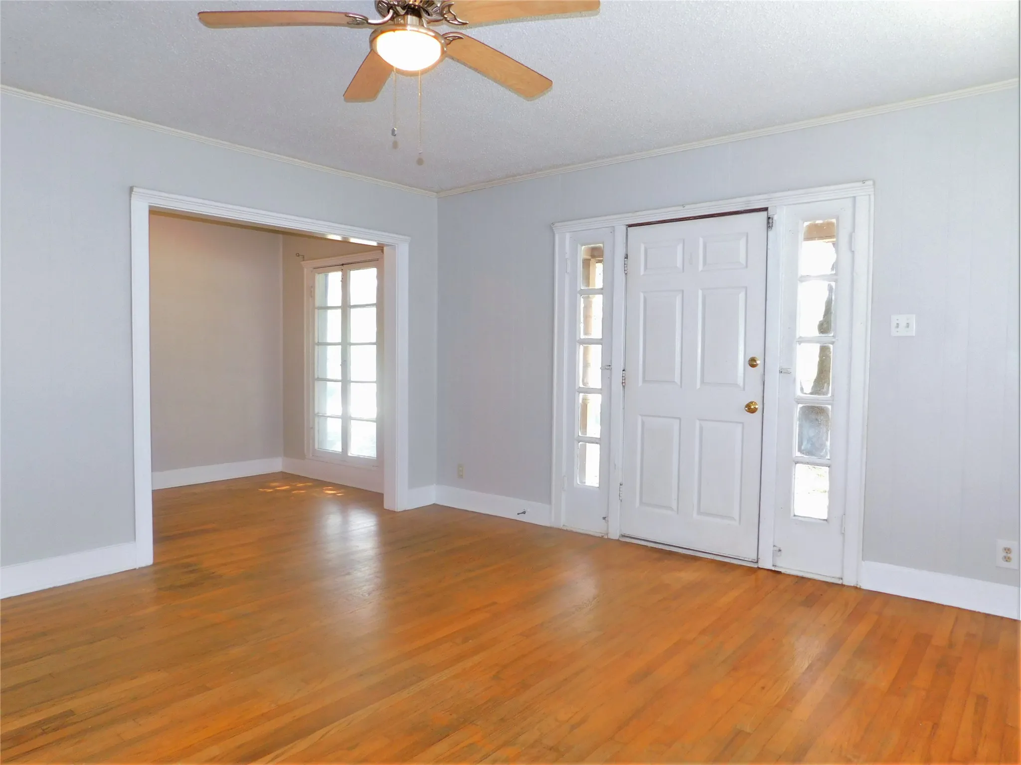 Duplex For Rent in Denton County , 1609 N Locust Street, Denton, Texas 76201, 2 Bedroom, 1 Bathroom, Garage spaces, 967 Sqft, built in 1931, mls#21399053, Real Estate Agent in Denton, Homes For Rent in Denton county, Homes For Rent in Denton, Realtor in Denton Texas, Real Estate Brokerage Independent Realty Texas, Luminita Cordes Realtor