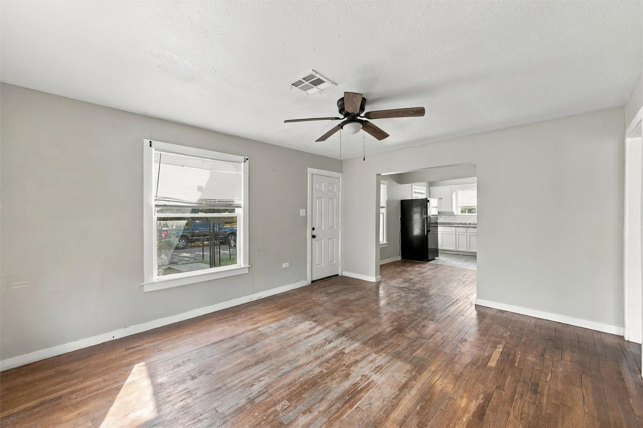 Single Family Residence For Sale in Mc Lennan County , 1001 Preston Street, Waco, Texas 76704, 3 Bedroom, 1 Bathroom, Garage spaces, 1,028 Sqft, built in 1930, mls#21398735, Real Estate Agent in Waco, Homes For Sale in Mc Lennan county, Homes For Sale in Waco, Realtor in Waco Texas, Real Estate Brokerage Independent Realty Texas, Luminita Cordes Realtor