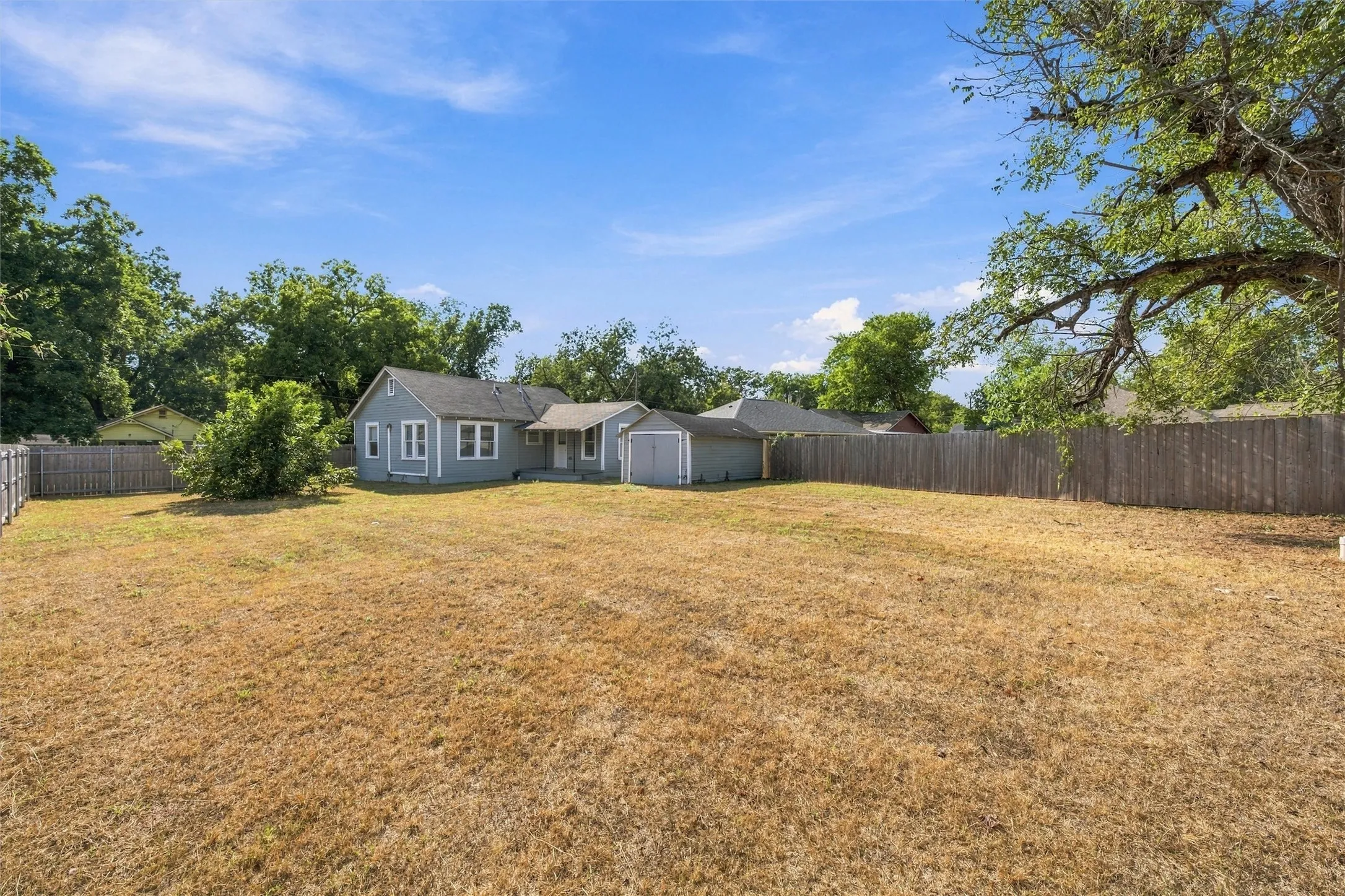 Single Family Residence For Sale in Mc Lennan County , 1001 Preston Street, Waco, Texas 76704, 3 Bedroom, 1 Bathroom, Garage spaces, 1,028 Sqft, built in 1930, mls#21398735, Real Estate Agent in Waco, Homes For Sale in Mc Lennan county, Homes For Sale in Waco, Realtor in Waco Texas, Real Estate Brokerage Independent Realty Texas, Luminita Cordes Realtor