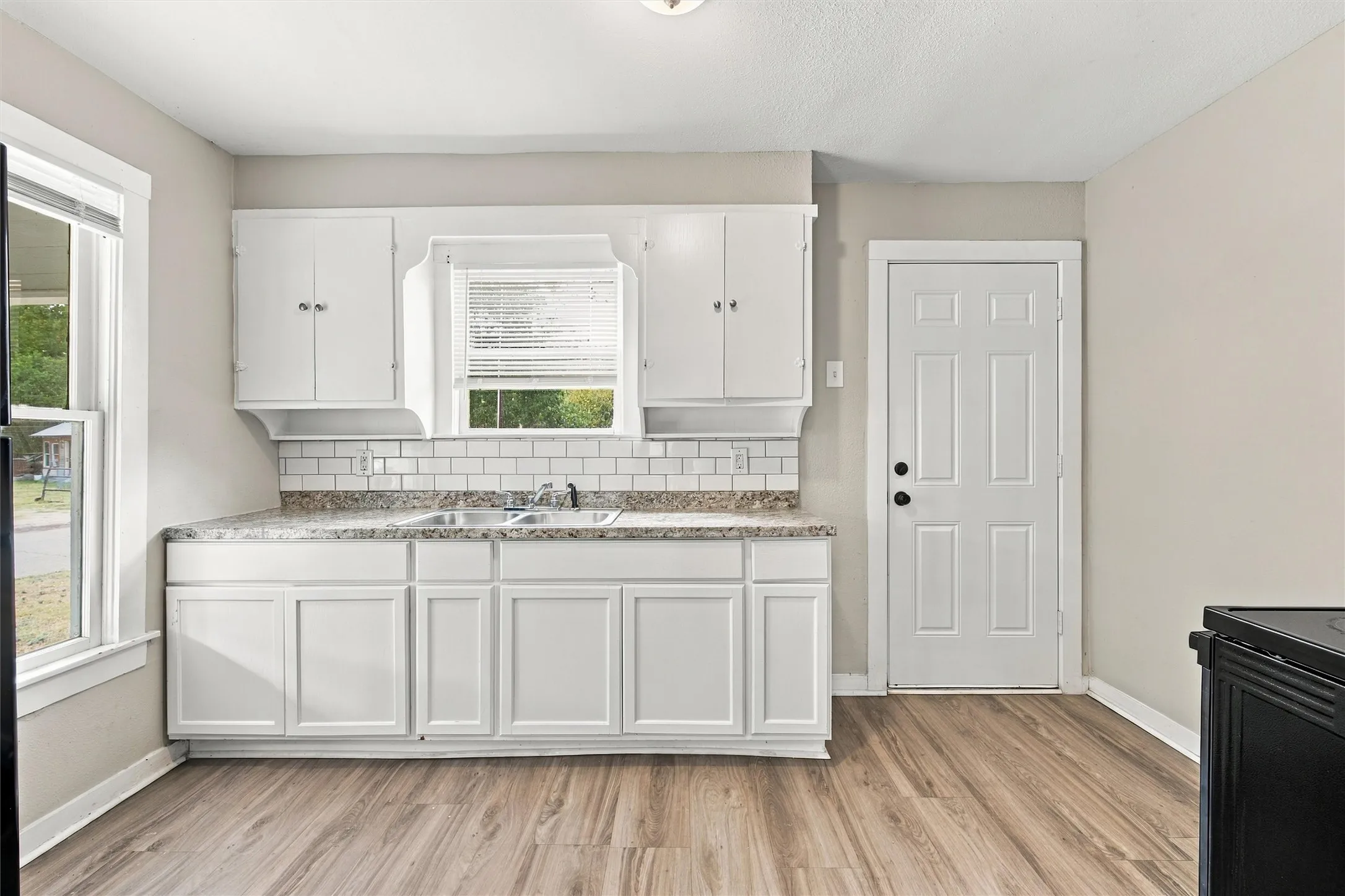 Single Family Residence For Sale in Mc Lennan County , 1001 Preston Street, Waco, Texas 76704, 3 Bedroom, 1 Bathroom, Garage spaces, 1,028 Sqft, built in 1930, mls#21398735, Real Estate Agent in Waco, Homes For Sale in Mc Lennan county, Homes For Sale in Waco, Realtor in Waco Texas, Real Estate Brokerage Independent Realty Texas, Luminita Cordes Realtor