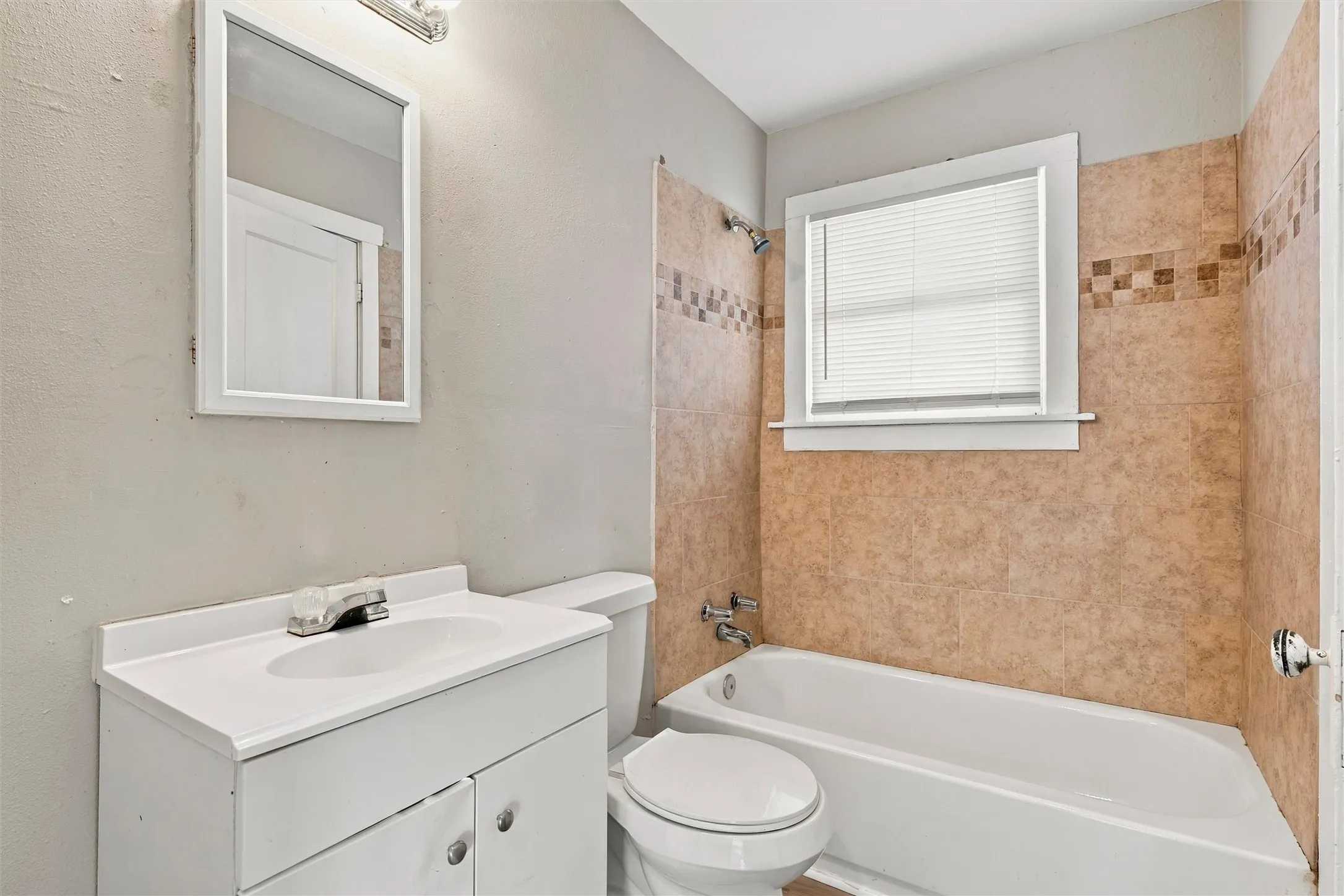 Single Family Residence For Sale in Mc Lennan County , 1001 Preston Street, Waco, Texas 76704, 3 Bedroom, 1 Bathroom, Garage spaces, 1,028 Sqft, built in 1930, mls#21398735, Real Estate Agent in Waco, Homes For Sale in Mc Lennan county, Homes For Sale in Waco, Realtor in Waco Texas, Real Estate Brokerage Independent Realty Texas, Luminita Cordes Realtor