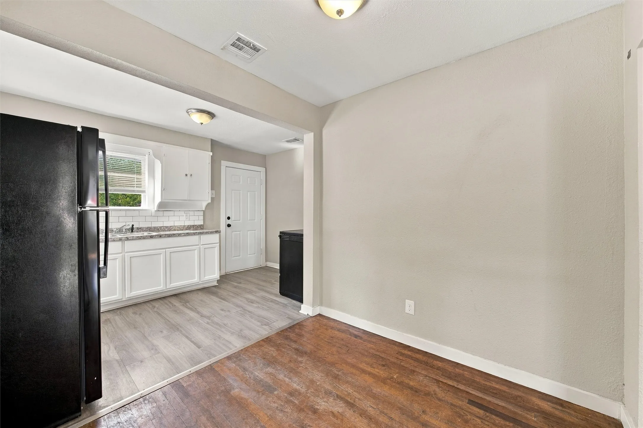 Single Family Residence For Sale in Mc Lennan County , 1001 Preston Street, Waco, Texas 76704, 3 Bedroom, 1 Bathroom, Garage spaces, 1,028 Sqft, built in 1930, mls#21398735, Real Estate Agent in Waco, Homes For Sale in Mc Lennan county, Homes For Sale in Waco, Realtor in Waco Texas, Real Estate Brokerage Independent Realty Texas, Luminita Cordes Realtor