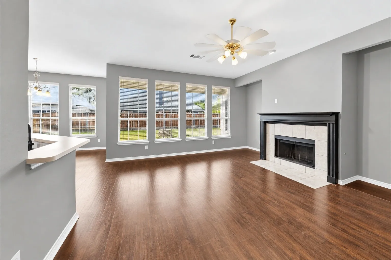 Single Family Residence For Sale in Collin County , 11345 Old Works Drive, Frisco, Texas 75035, 4 Bedroom, 2 Bathroom, 2 Garage spaces, 2,346 Sqft, built in 1998, mls#21399055, Real Estate Agent in Frisco, Homes For Sale in Collin county, Homes For Sale in Frisco, Realtor in Frisco Texas, Real Estate Brokerage Independent Realty Texas, Luminita Cordes Realtor