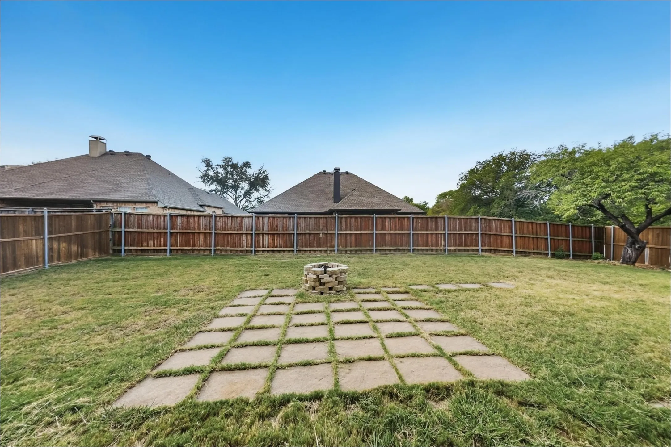Single Family Residence For Sale in Collin County , 11345 Old Works Drive, Frisco, Texas 75035, 4 Bedroom, 2 Bathroom, 2 Garage spaces, 2,346 Sqft, built in 1998, mls#21399055, Real Estate Agent in Frisco, Homes For Sale in Collin county, Homes For Sale in Frisco, Realtor in Frisco Texas, Real Estate Brokerage Independent Realty Texas, Luminita Cordes Realtor