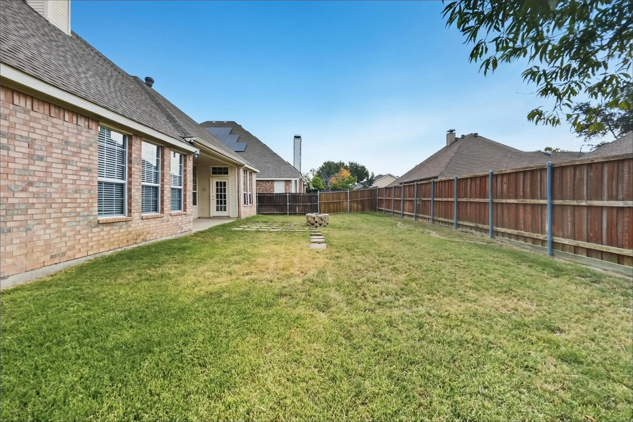 Single Family Residence For Sale in Collin County , 11345 Old Works Drive, Frisco, Texas 75035, 4 Bedroom, 2 Bathroom, 2 Garage spaces, 2,346 Sqft, built in 1998, mls#21399055, Real Estate Agent in Frisco, Homes For Sale in Collin county, Homes For Sale in Frisco, Realtor in Frisco Texas, Real Estate Brokerage Independent Realty Texas, Luminita Cordes Realtor