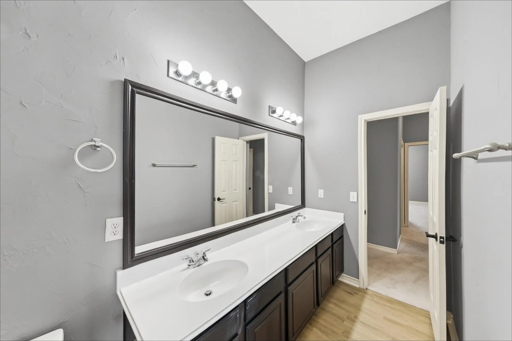 Single Family Residence For Sale in Collin County , 11345 Old Works Drive, Frisco, Texas 75035, 4 Bedroom, 2 Bathroom, 2 Garage spaces, 2,346 Sqft, built in 1998, mls#21399055, Real Estate Agent in Frisco, Homes For Sale in Collin county, Homes For Sale in Frisco, Realtor in Frisco Texas, Real Estate Brokerage Independent Realty Texas, Luminita Cordes Realtor