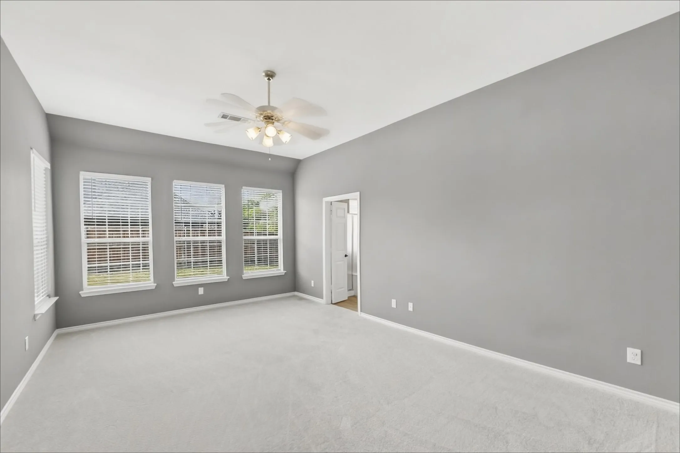 Single Family Residence For Sale in Collin County , 11345 Old Works Drive, Frisco, Texas 75035, 4 Bedroom, 2 Bathroom, 2 Garage spaces, 2,346 Sqft, built in 1998, mls#21399055, Real Estate Agent in Frisco, Homes For Sale in Collin county, Homes For Sale in Frisco, Realtor in Frisco Texas, Real Estate Brokerage Independent Realty Texas, Luminita Cordes Realtor