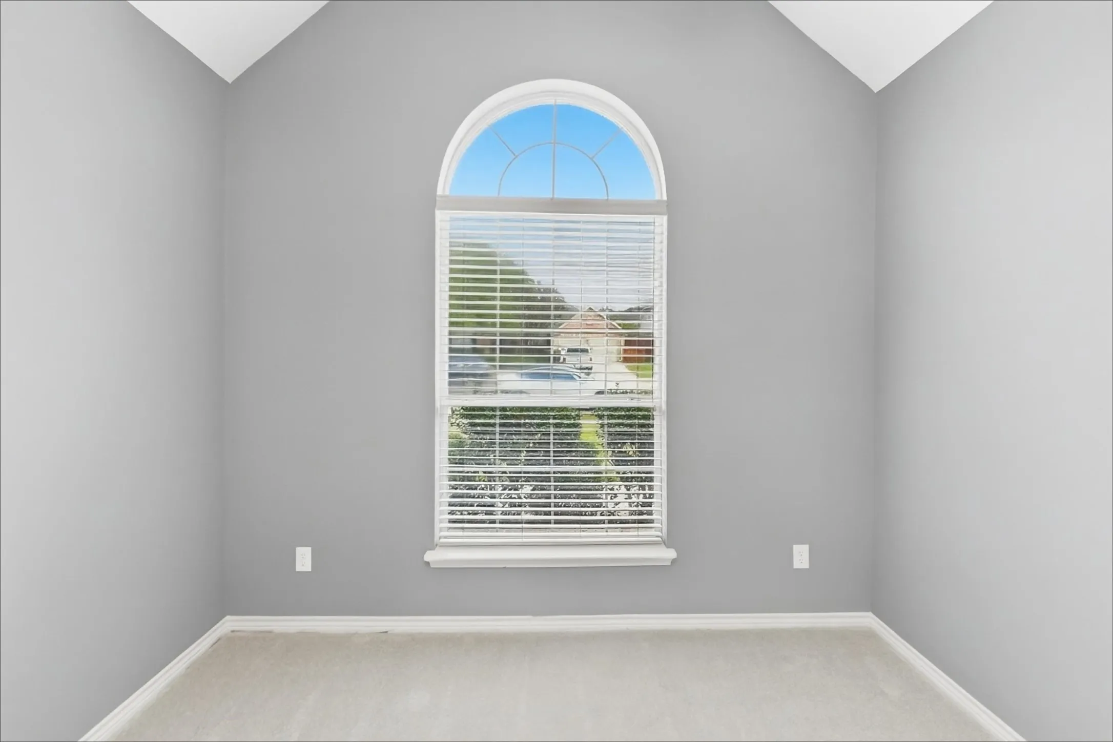 Single Family Residence For Sale in Collin County , 11345 Old Works Drive, Frisco, Texas 75035, 4 Bedroom, 2 Bathroom, 2 Garage spaces, 2,346 Sqft, built in 1998, mls#21399055, Real Estate Agent in Frisco, Homes For Sale in Collin county, Homes For Sale in Frisco, Realtor in Frisco Texas, Real Estate Brokerage Independent Realty Texas, Luminita Cordes Realtor