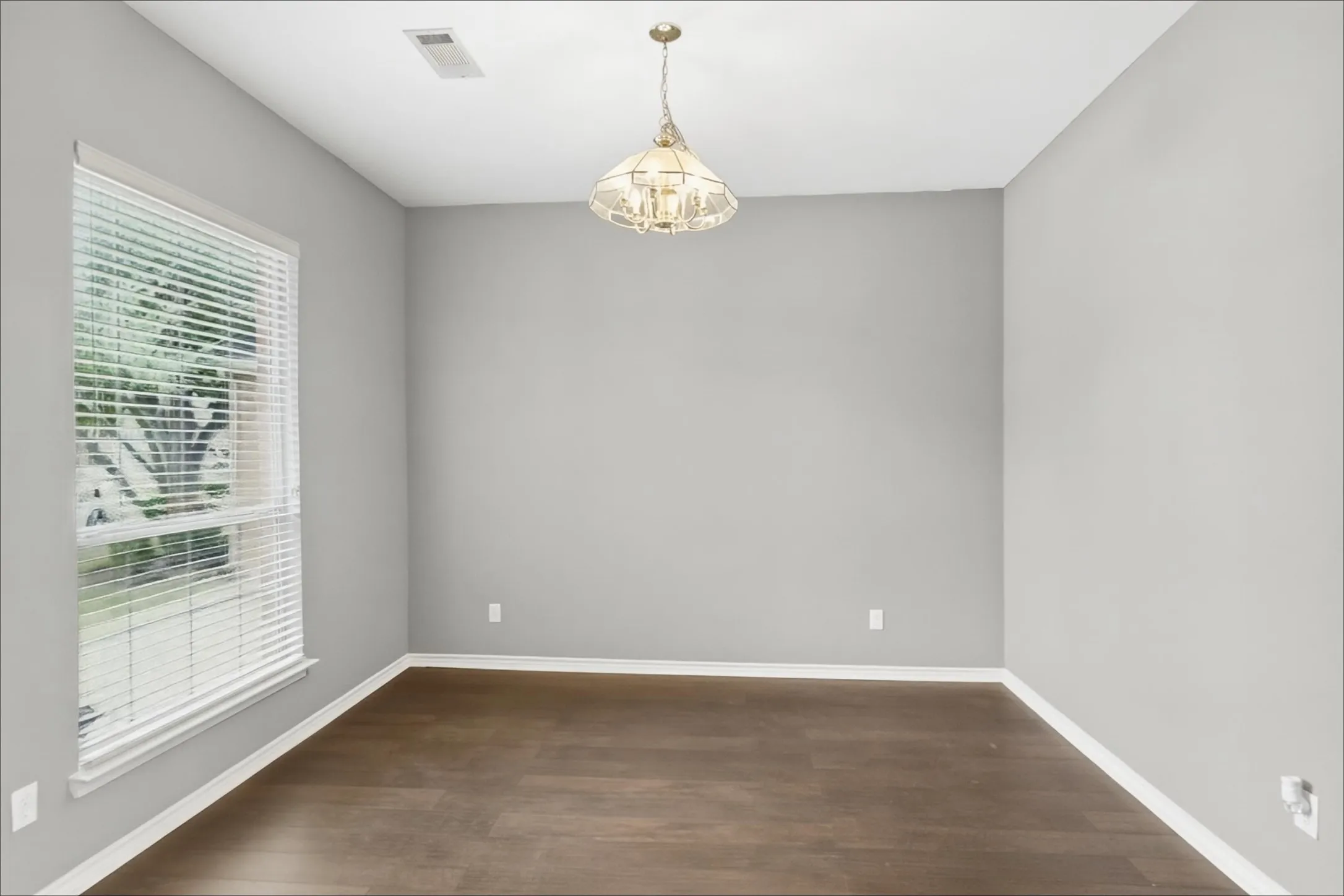 Single Family Residence For Sale in Collin County , 11345 Old Works Drive, Frisco, Texas 75035, 4 Bedroom, 2 Bathroom, 2 Garage spaces, 2,346 Sqft, built in 1998, mls#21399055, Real Estate Agent in Frisco, Homes For Sale in Collin county, Homes For Sale in Frisco, Realtor in Frisco Texas, Real Estate Brokerage Independent Realty Texas, Luminita Cordes Realtor