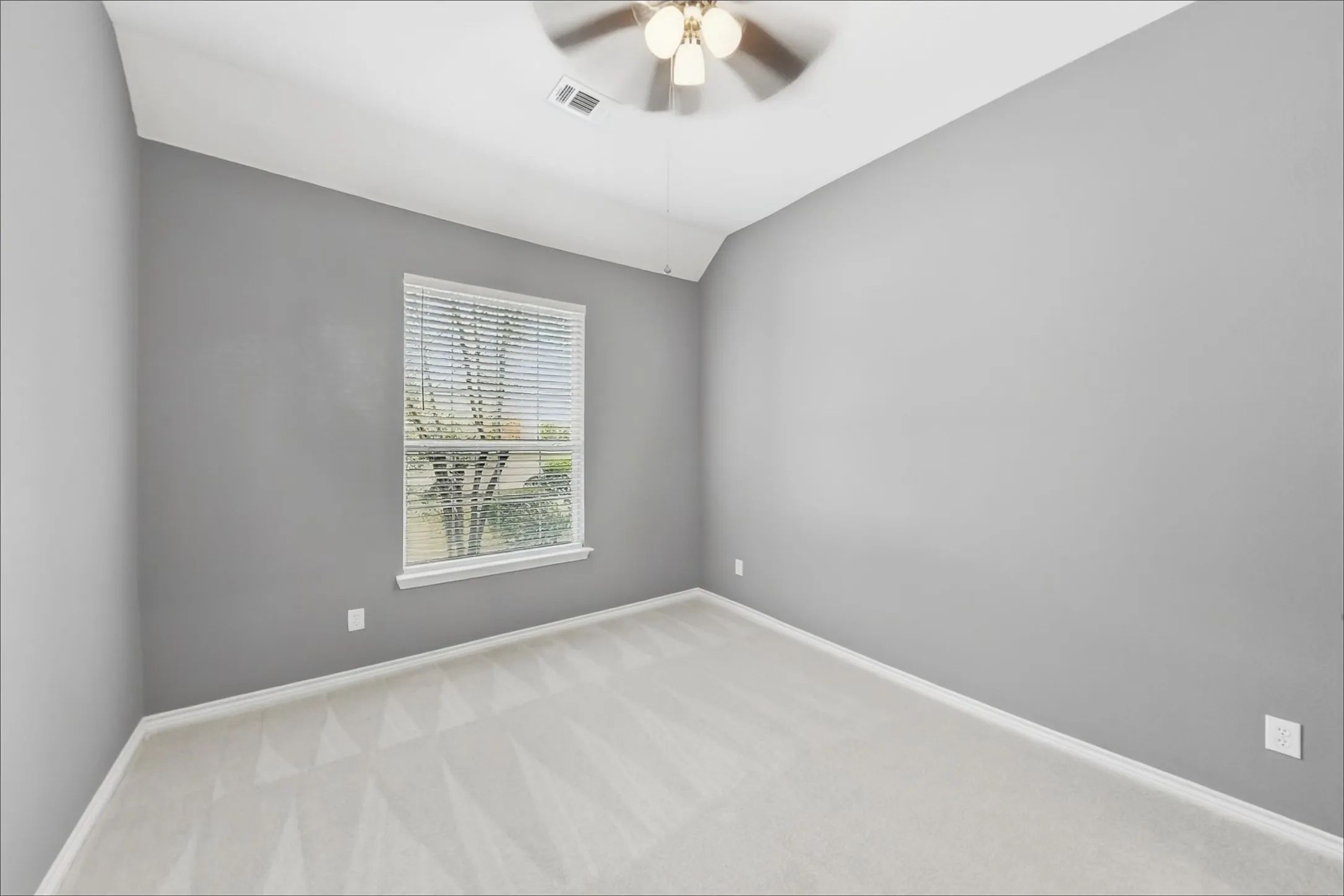 Single Family Residence For Sale in Collin County , 11345 Old Works Drive, Frisco, Texas 75035, 4 Bedroom, 2 Bathroom, 2 Garage spaces, 2,346 Sqft, built in 1998, mls#21399055, Real Estate Agent in Frisco, Homes For Sale in Collin county, Homes For Sale in Frisco, Realtor in Frisco Texas, Real Estate Brokerage Independent Realty Texas, Luminita Cordes Realtor