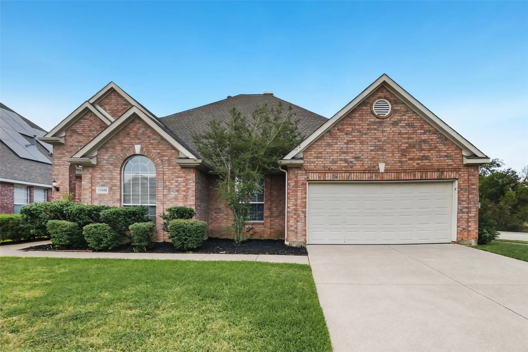 Single Family Residence For Sale in Collin County , 11345 Old Works Drive, Frisco, Texas 75035, 4 Bedroom, 2 Bathroom, 2 Garage spaces, 2,346 Sqft, built in 1998, mls#21399055, Real Estate Agent in Frisco, Homes For Sale in Collin county, Homes For Sale in Frisco, Realtor in Frisco Texas, Real Estate Brokerage Independent Realty Texas, Luminita Cordes Realtor