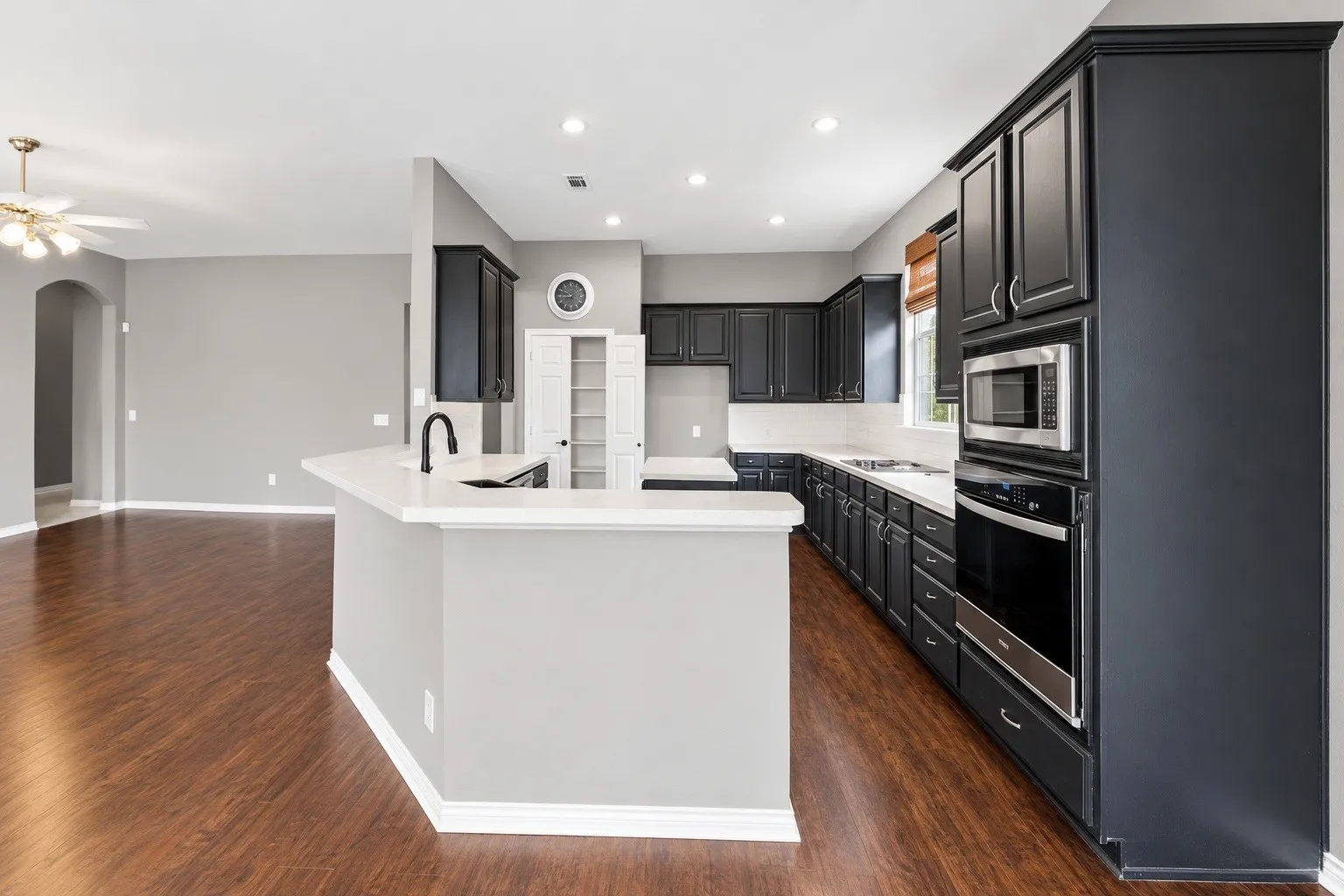 Single Family Residence For Sale in Collin County , 11345 Old Works Drive, Frisco, Texas 75035, 4 Bedroom, 2 Bathroom, 2 Garage spaces, 2,346 Sqft, built in 1998, mls#21399055, Real Estate Agent in Frisco, Homes For Sale in Collin county, Homes For Sale in Frisco, Realtor in Frisco Texas, Real Estate Brokerage Independent Realty Texas, Luminita Cordes Realtor