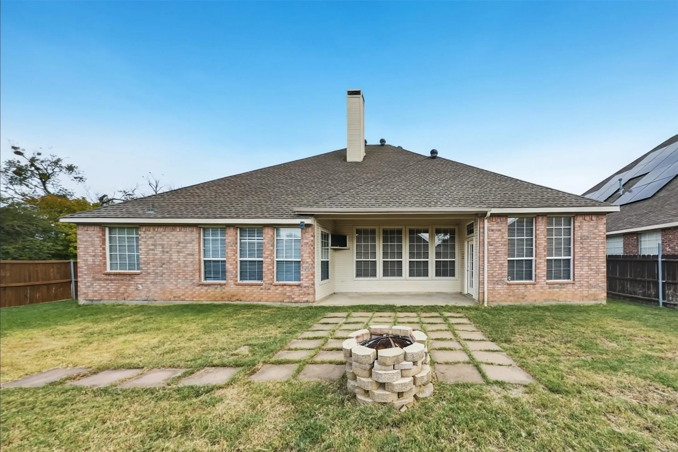 Single Family Residence For Sale in Collin County , 11345 Old Works Drive, Frisco, Texas 75035, 4 Bedroom, 2 Bathroom, 2 Garage spaces, 2,346 Sqft, built in 1998, mls#21399055, Real Estate Agent in Frisco, Homes For Sale in Collin county, Homes For Sale in Frisco, Realtor in Frisco Texas, Real Estate Brokerage Independent Realty Texas, Luminita Cordes Realtor