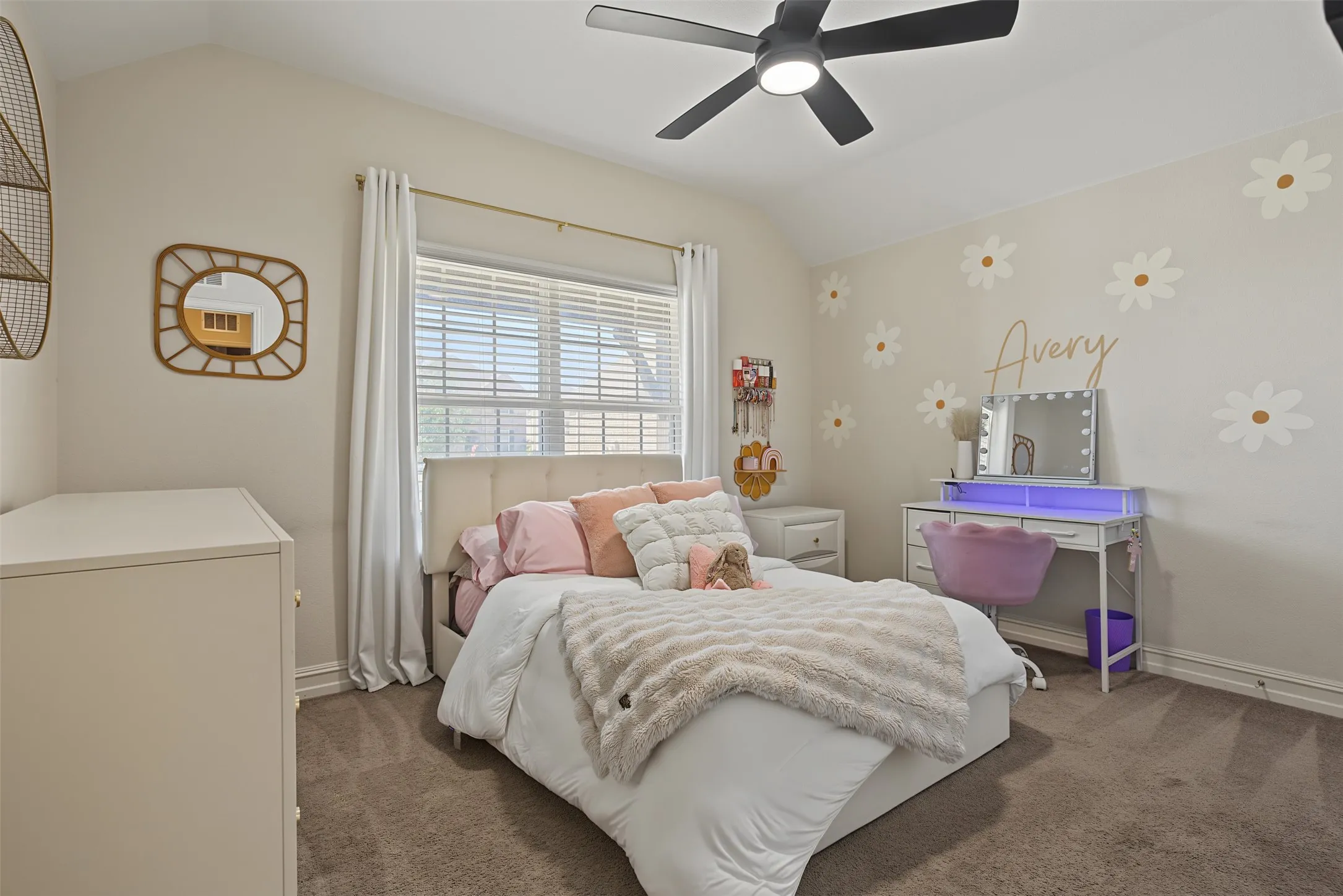 Single Family Residence For Sale in Tarrant County , 804 Sweeping Butte Drive, Fort Worth, Texas 76052, 3 Bedroom, 2 Bathroom, 3 Garage spaces, 1,809 Sqft, built in 2021, mls#21399082, Real Estate Agent in Fort Worth, Homes For Sale in Tarrant county, Homes For Sale in Fort Worth, Realtor in Fort Worth Texas, Real Estate Brokerage Independent Realty Texas, Luminita Cordes Realtor