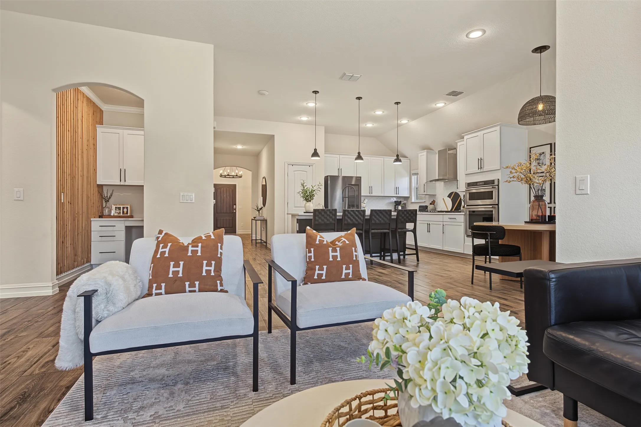 Single Family Residence For Sale in Tarrant County , 804 Sweeping Butte Drive, Fort Worth, Texas 76052, 3 Bedroom, 2 Bathroom, 3 Garage spaces, 1,809 Sqft, built in 2021, mls#21399082, Real Estate Agent in Fort Worth, Homes For Sale in Tarrant county, Homes For Sale in Fort Worth, Realtor in Fort Worth Texas, Real Estate Brokerage Independent Realty Texas, Luminita Cordes Realtor