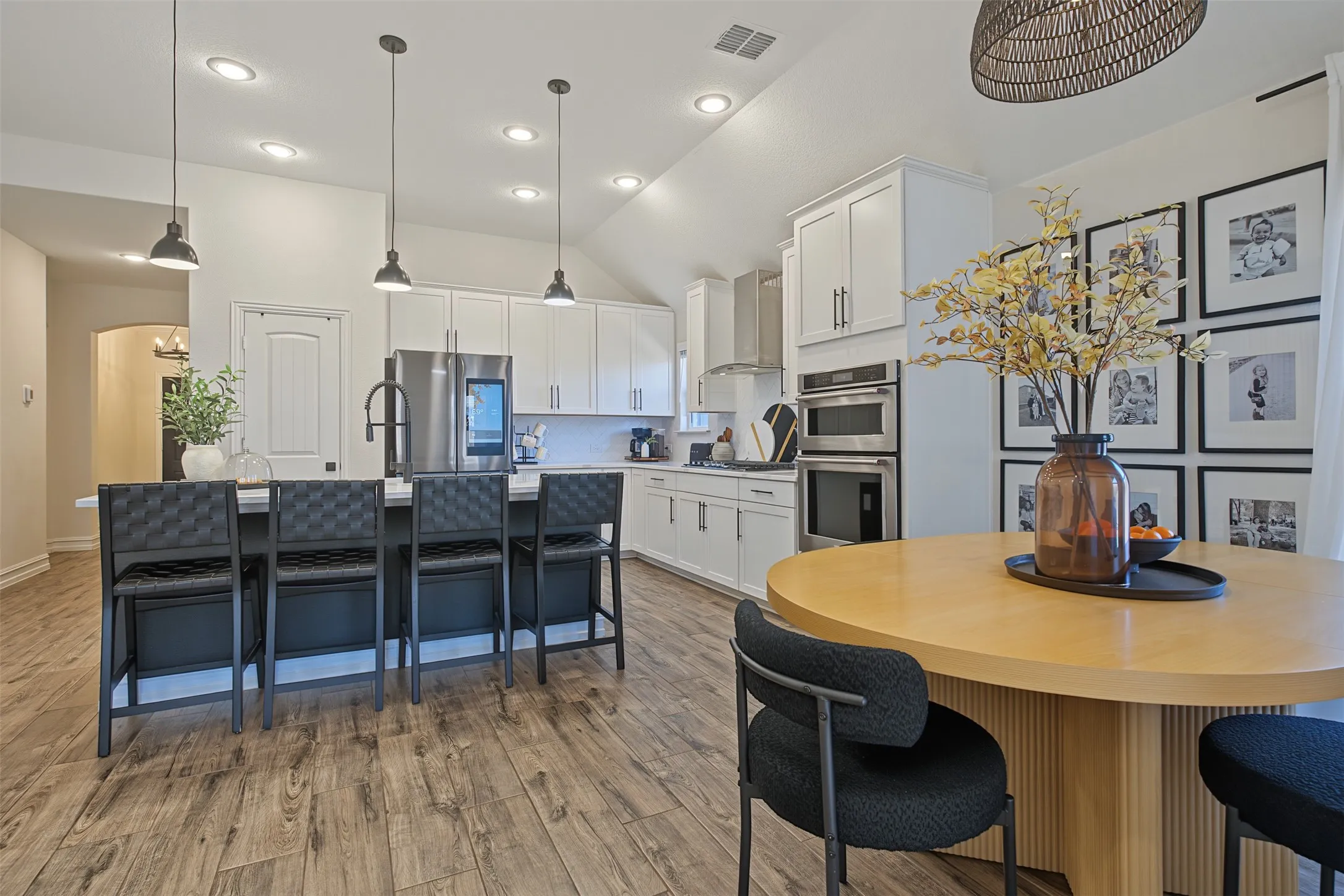 Single Family Residence For Sale in Tarrant County , 804 Sweeping Butte Drive, Fort Worth, Texas 76052, 3 Bedroom, 2 Bathroom, 3 Garage spaces, 1,809 Sqft, built in 2021, mls#21399082, Real Estate Agent in Fort Worth, Homes For Sale in Tarrant county, Homes For Sale in Fort Worth, Realtor in Fort Worth Texas, Real Estate Brokerage Independent Realty Texas, Luminita Cordes Realtor