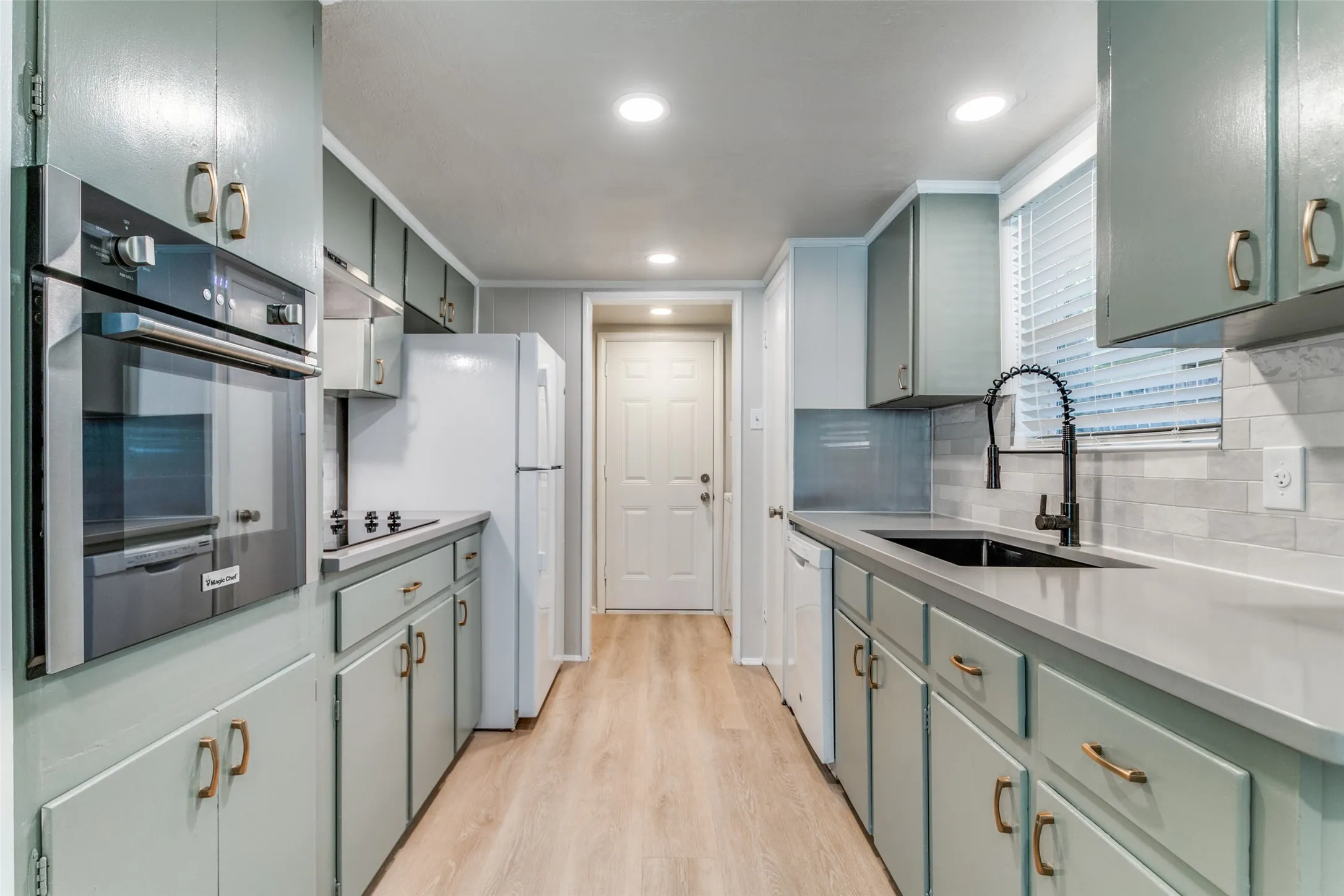 Duplex For Rent in Dallas County , 724 N Boulevard Terrace, Dallas, Texas 75211, 2 Bedroom, 1 Bathroom, Garage spaces, 886 Sqft, built in 1960, mls#21398965, Real Estate Agent in Dallas, Homes For Rent in Dallas county, Homes For Rent in Dallas, Realtor in Dallas Texas, Real Estate Brokerage Independent Realty Texas, Luminita Cordes Realtor